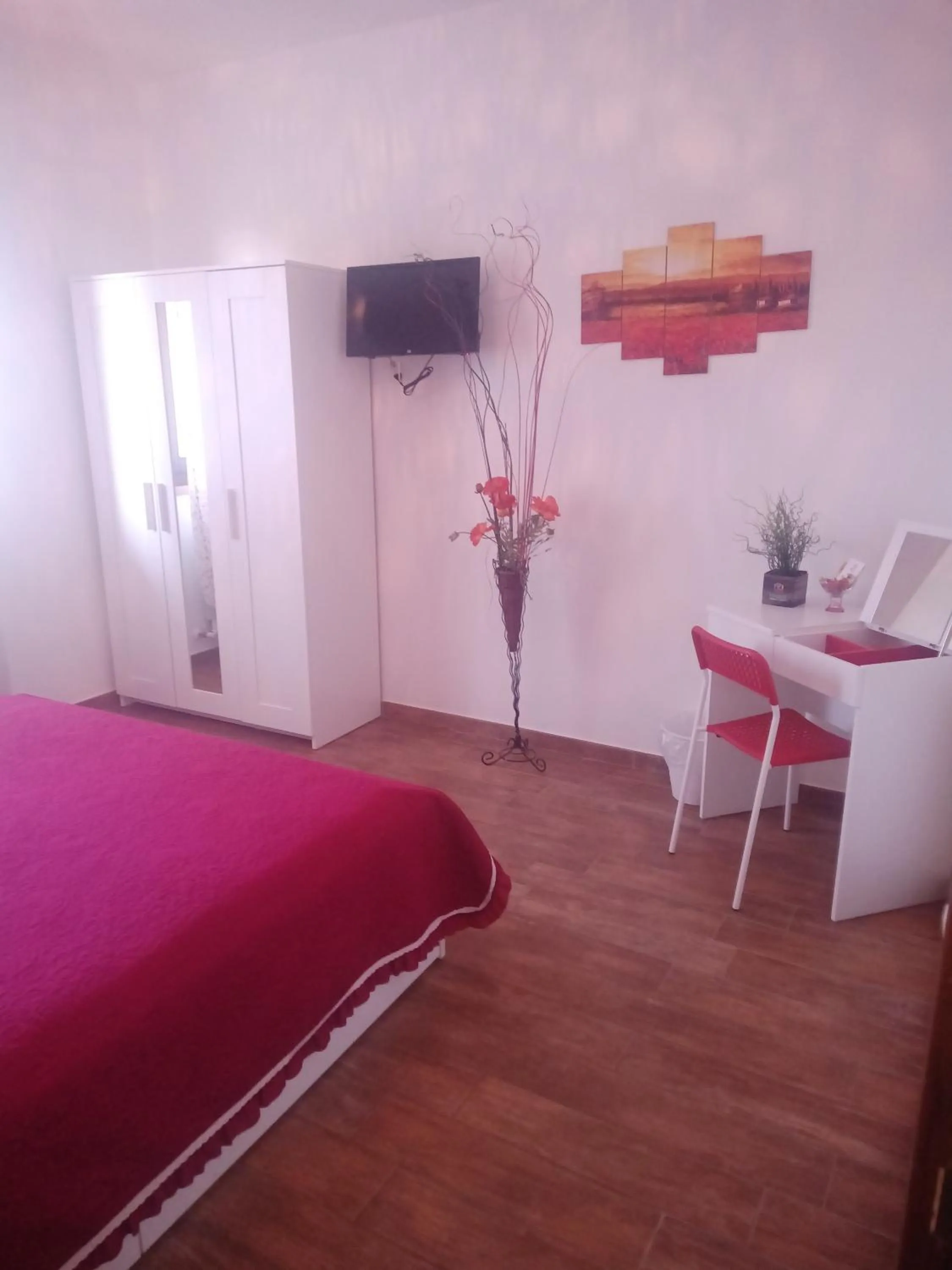 Photo of the whole room, Bed in B&B La poeta