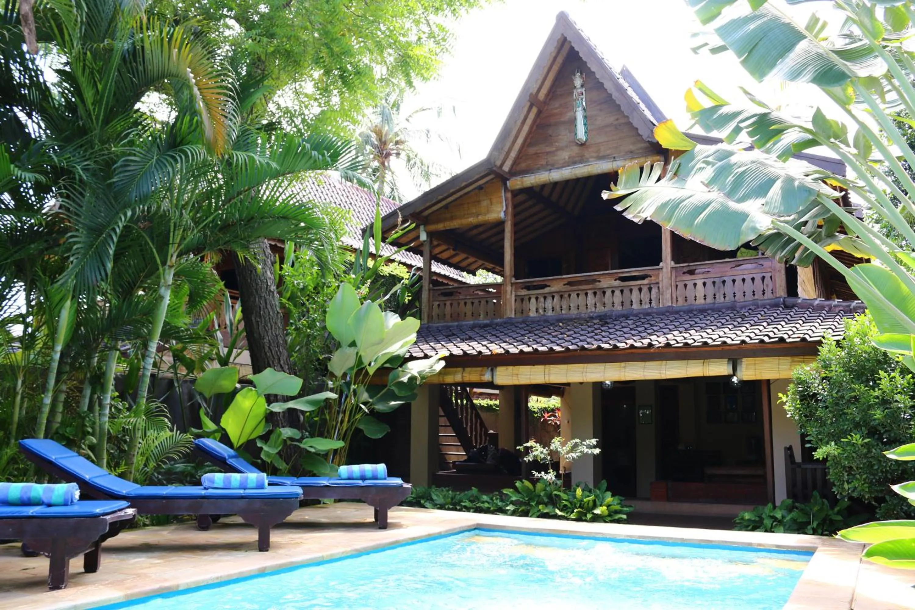Two-Bedroom Beach House with Private Pool in Lovina Beachhouse Villas