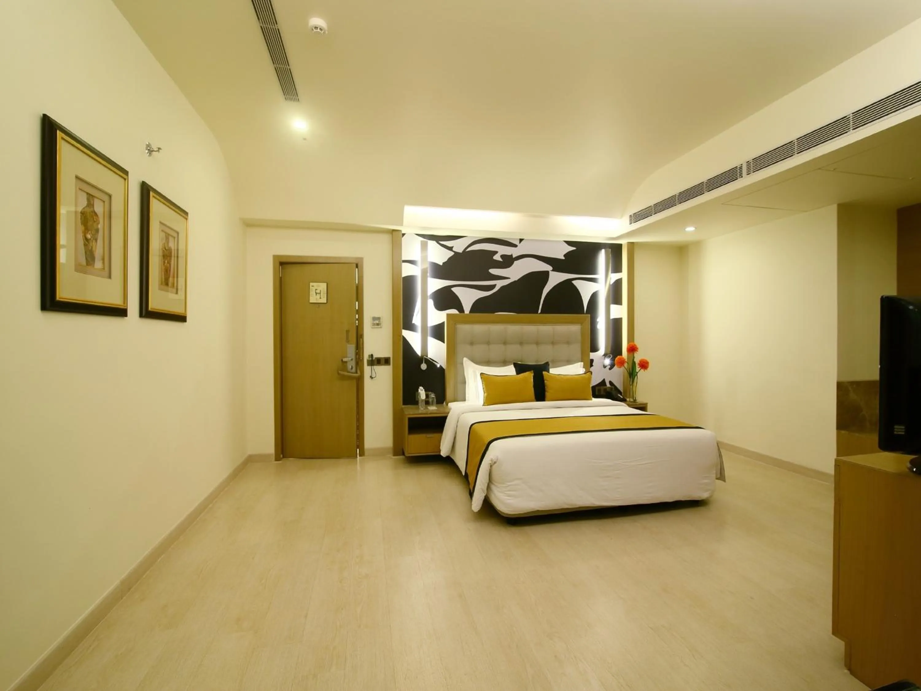 Photo of the whole room, Bed in The Sonnet Jamshedpur