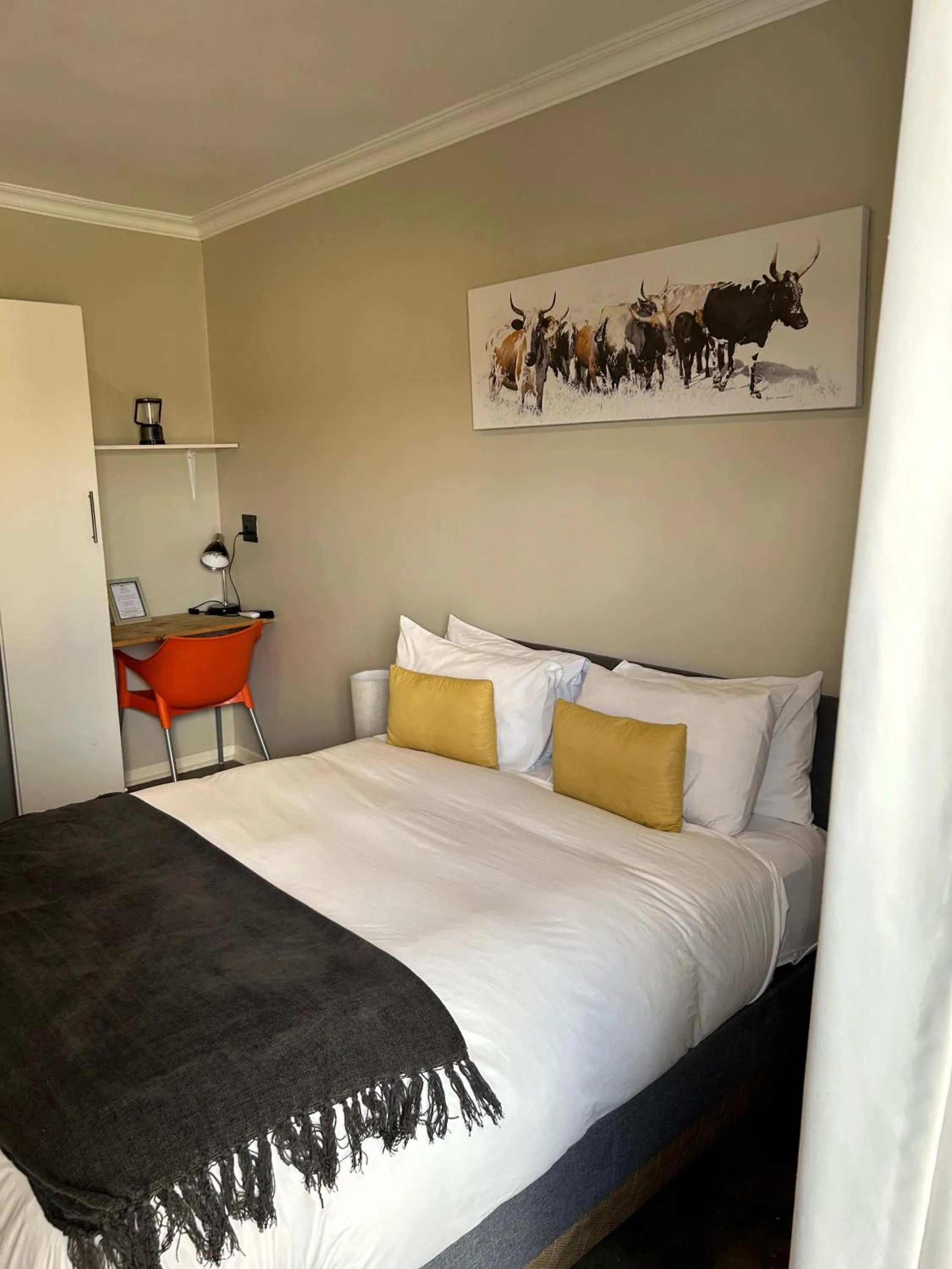 Bed in Hillsview, Roodepoort