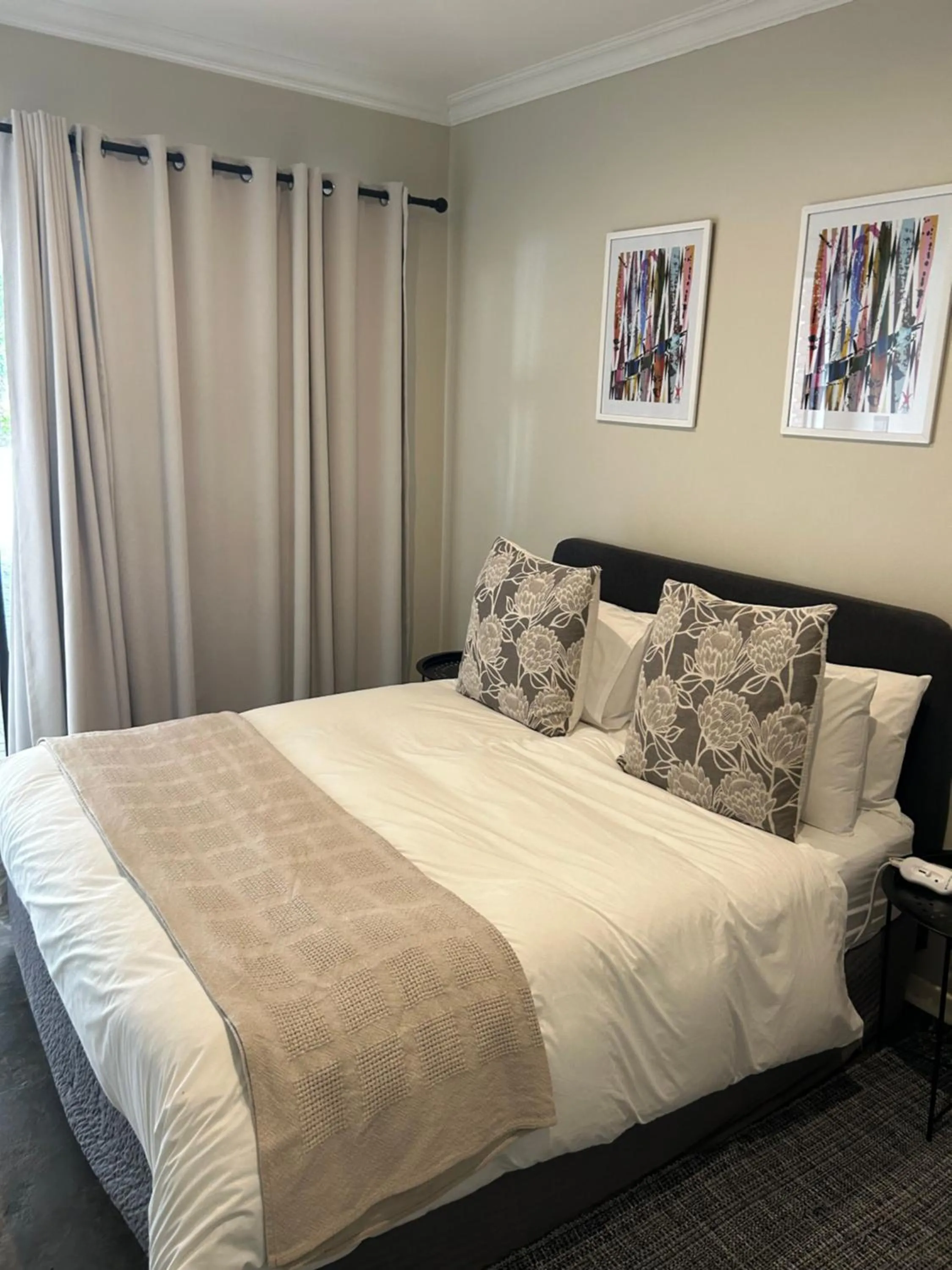 Bed in Hillsview, Roodepoort