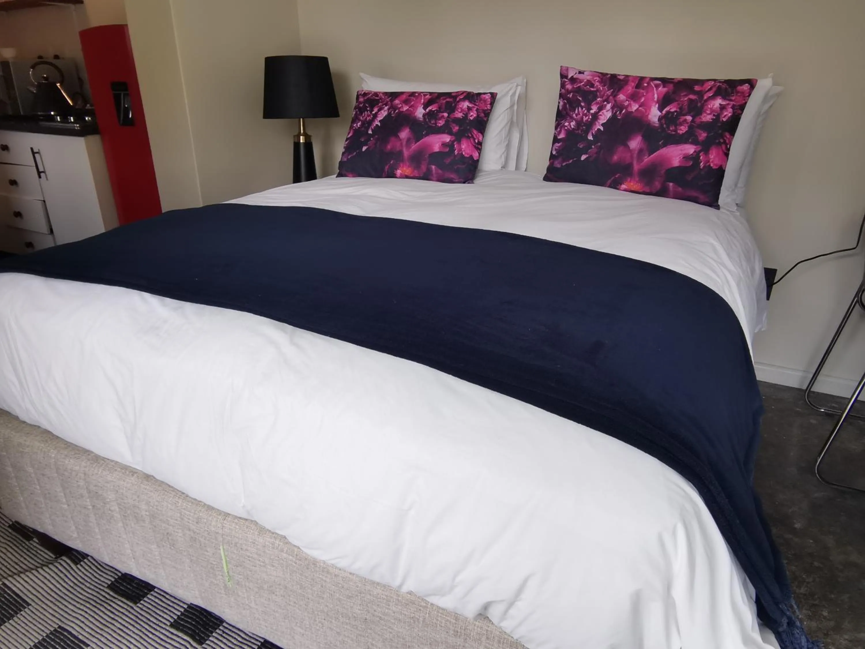 Bed in Hillsview, Roodepoort