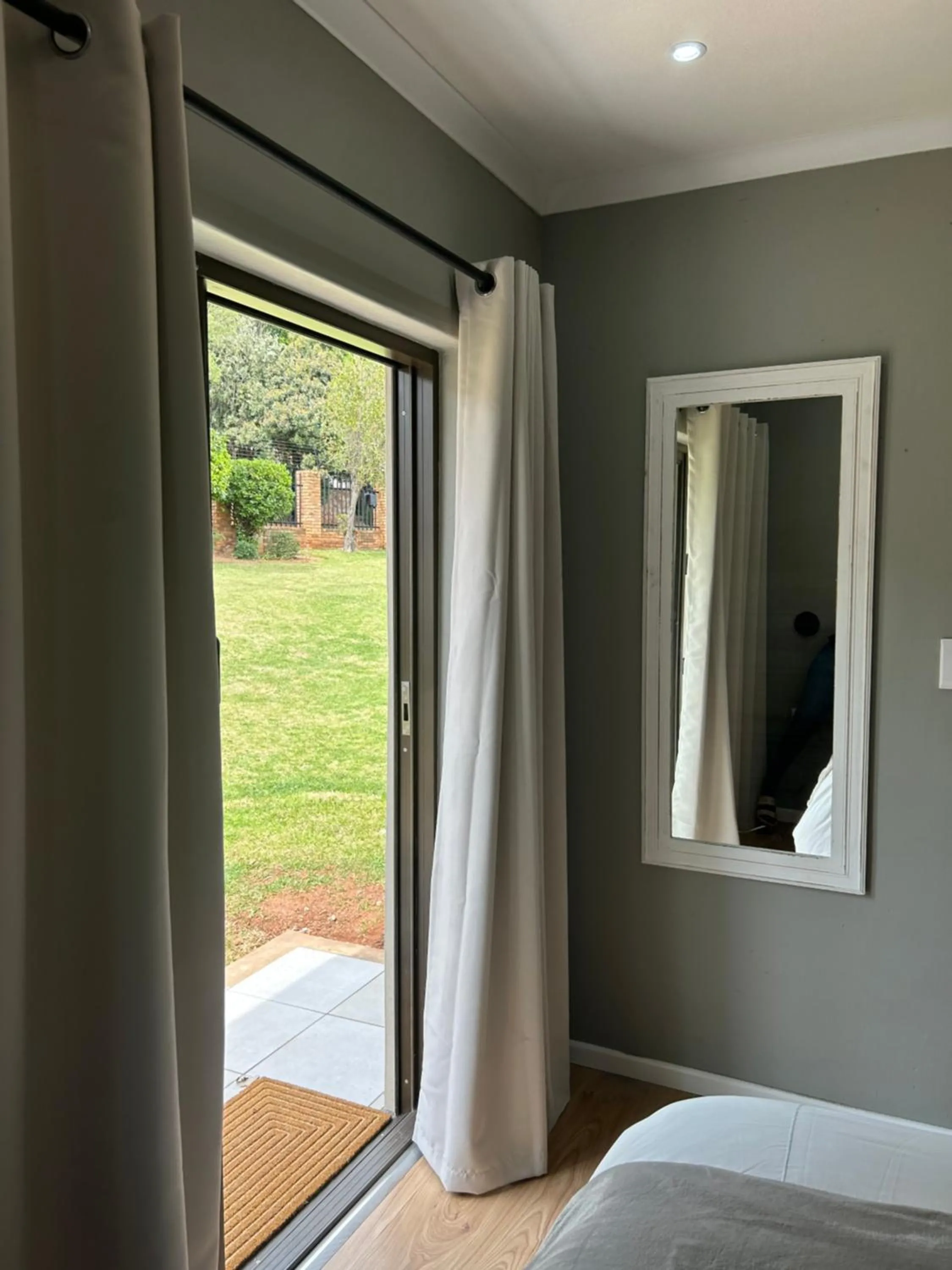 Bed in Hillsview, Roodepoort