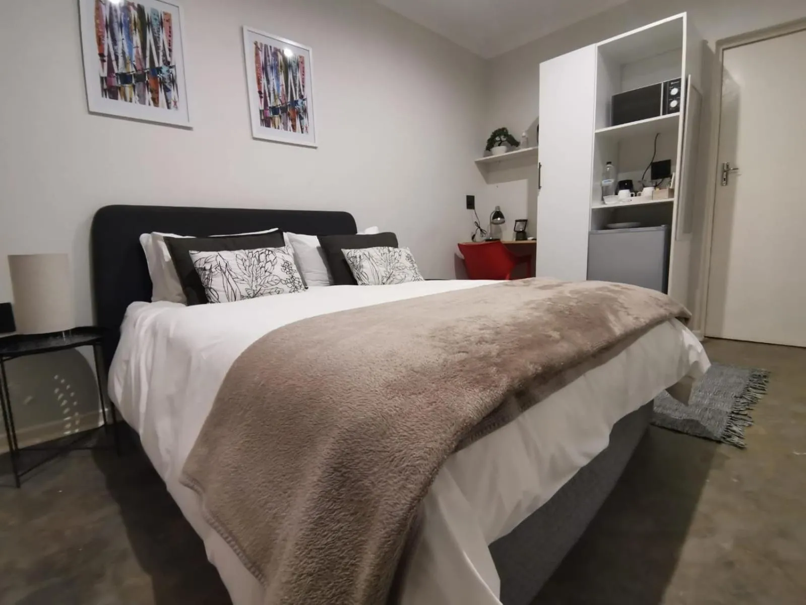 Bed in Hillsview, Roodepoort