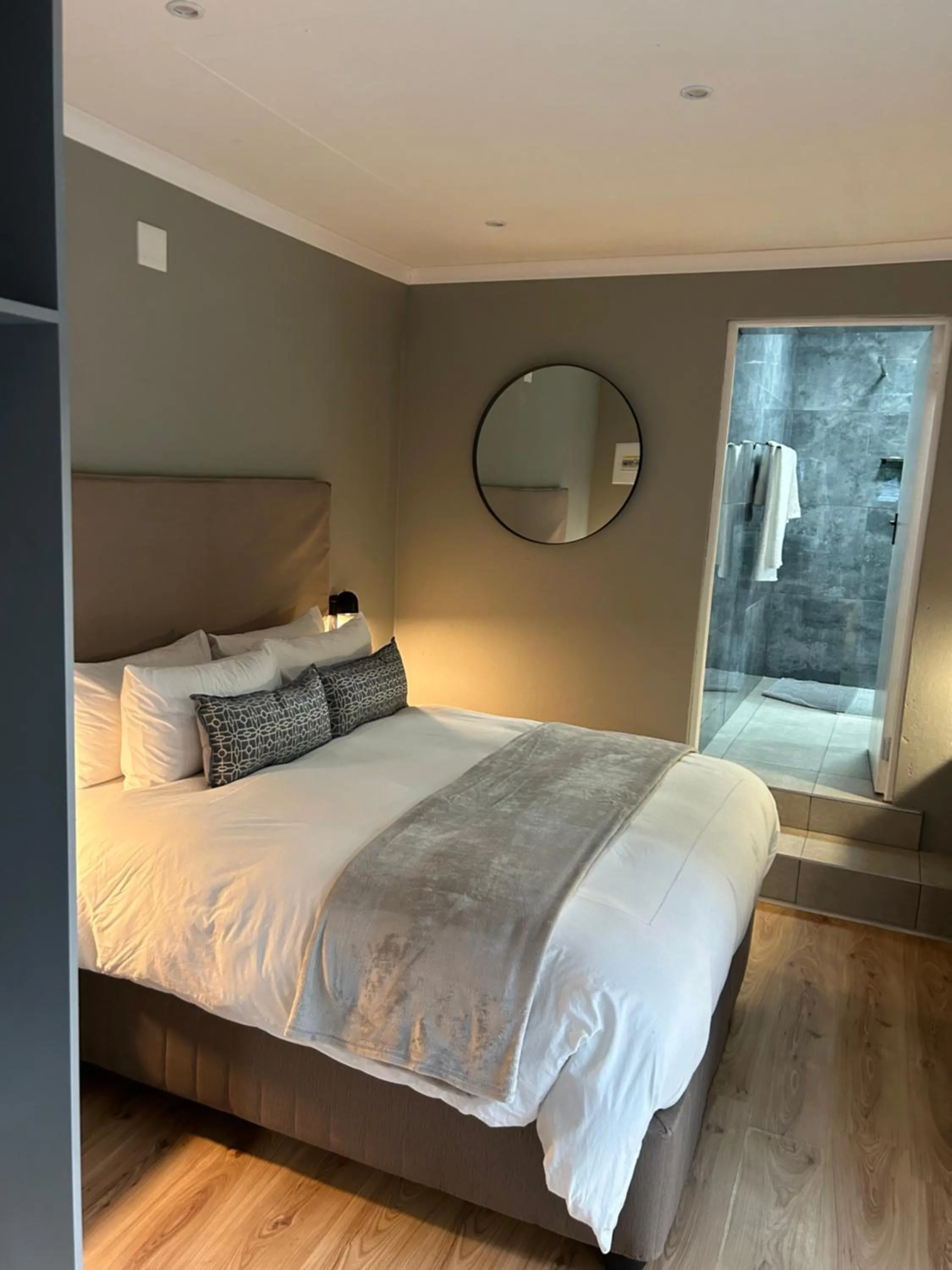 Bed in Hillsview, Roodepoort