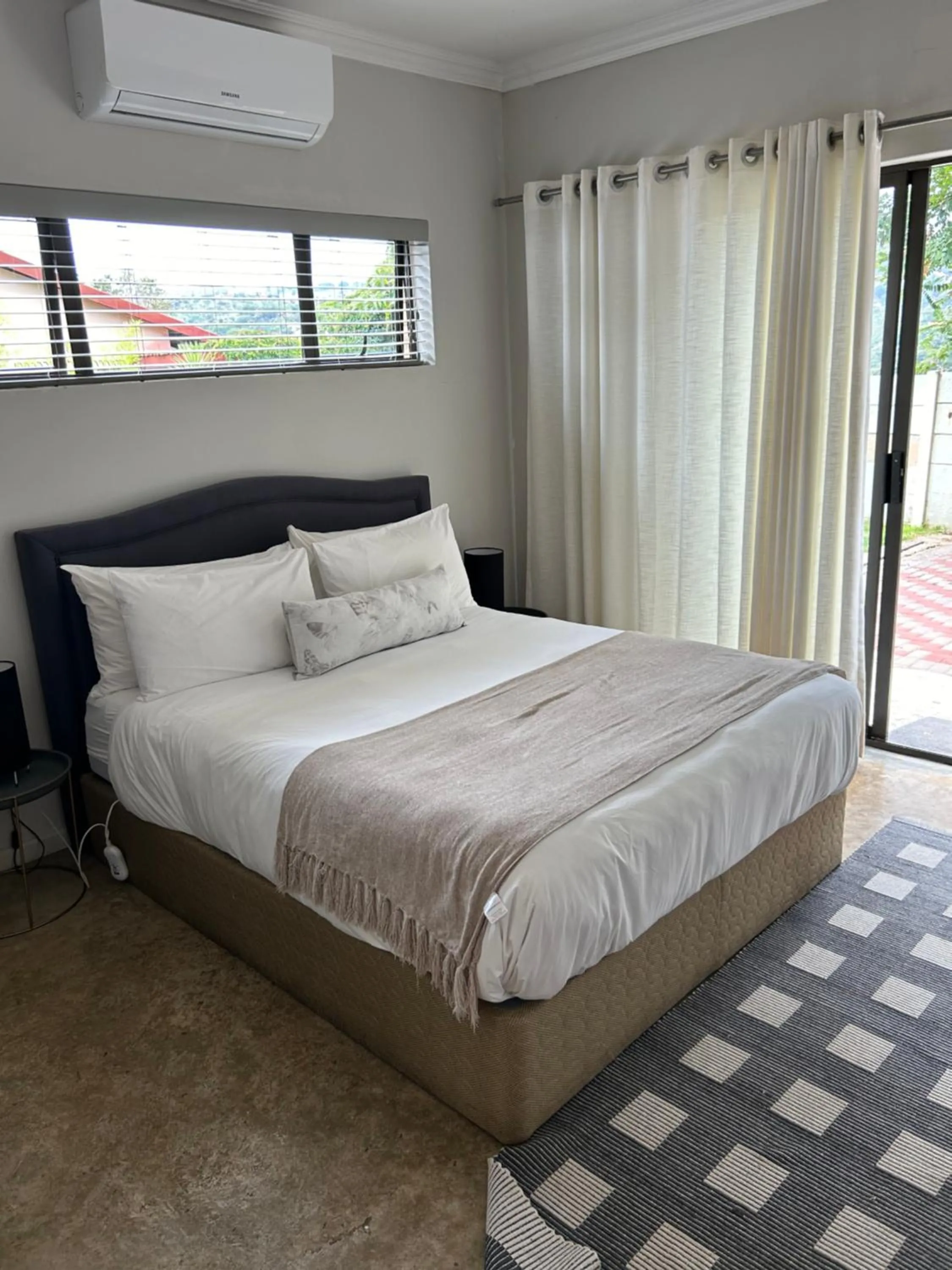 Bed in Hillsview, Roodepoort