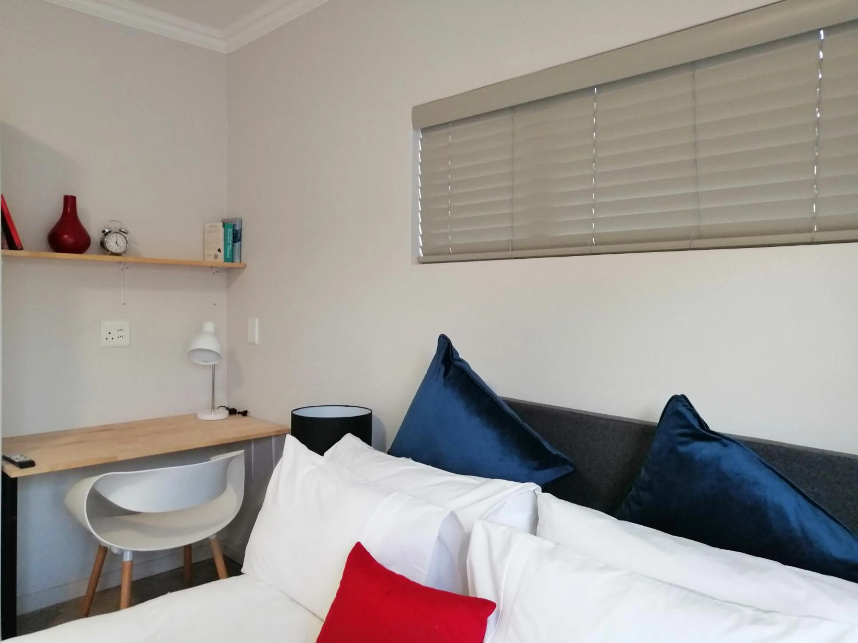 Bed in Hillsview, Roodepoort