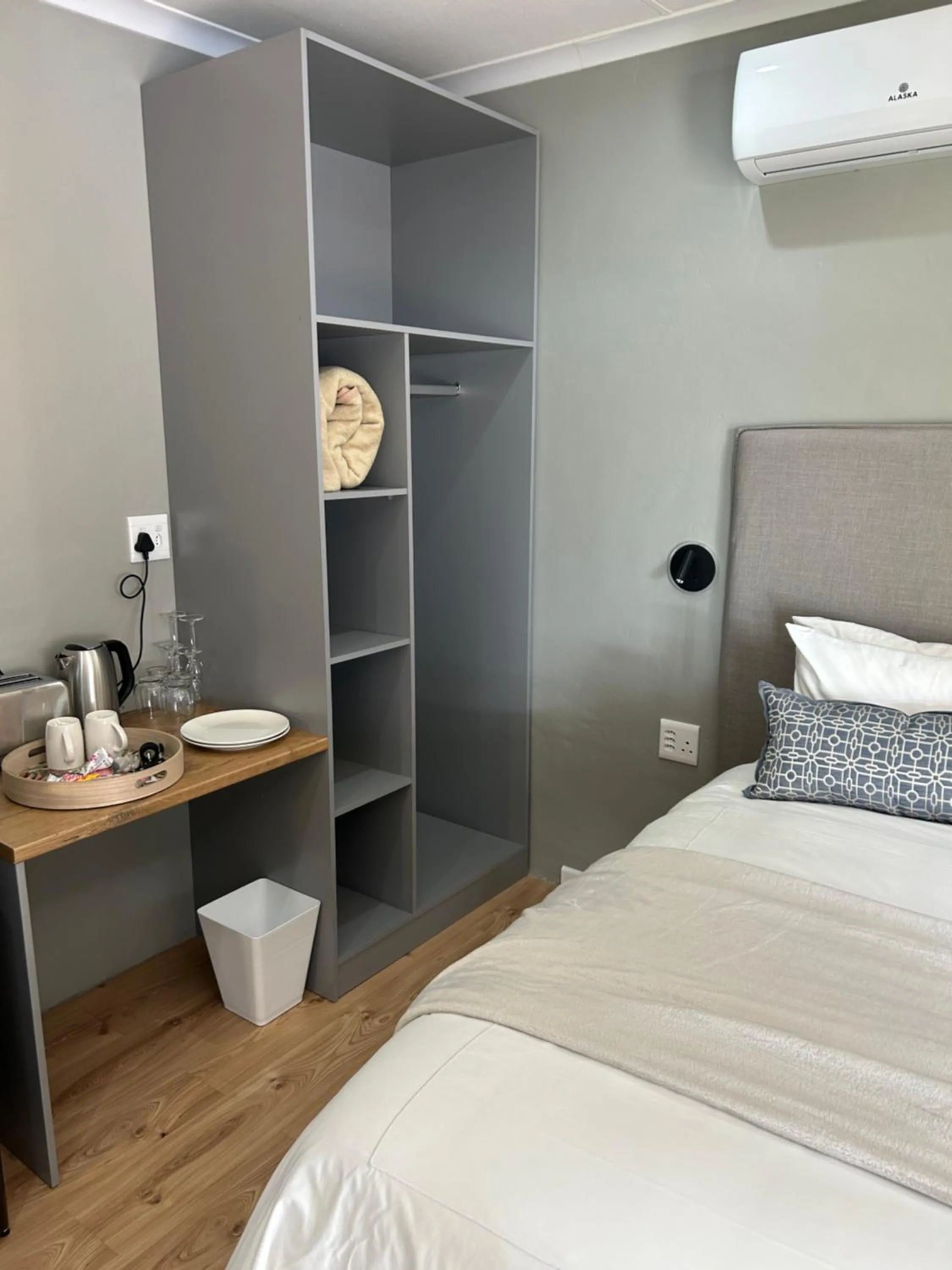 Bed in Hillsview, Roodepoort