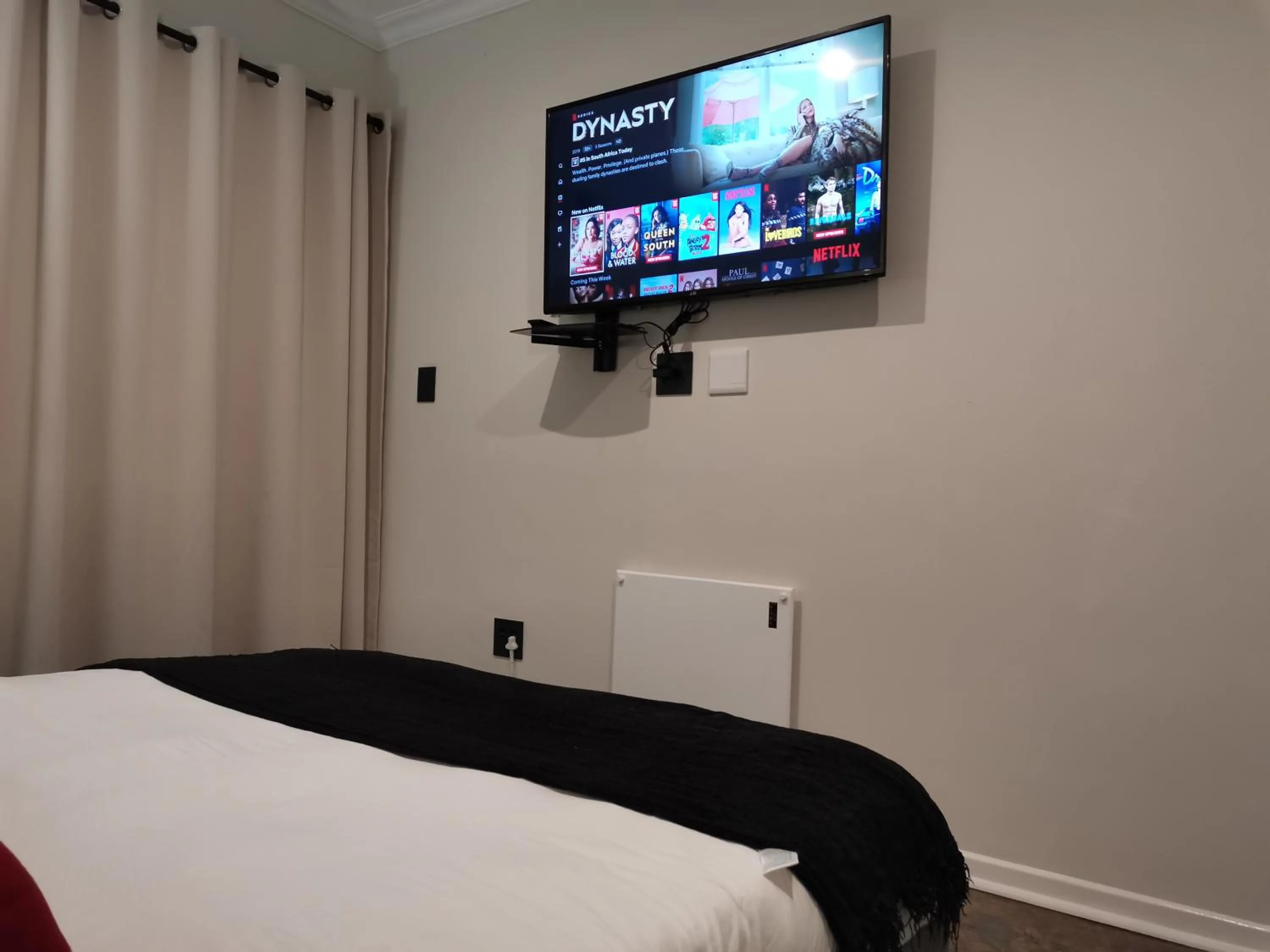 Bed in Hillsview, Roodepoort