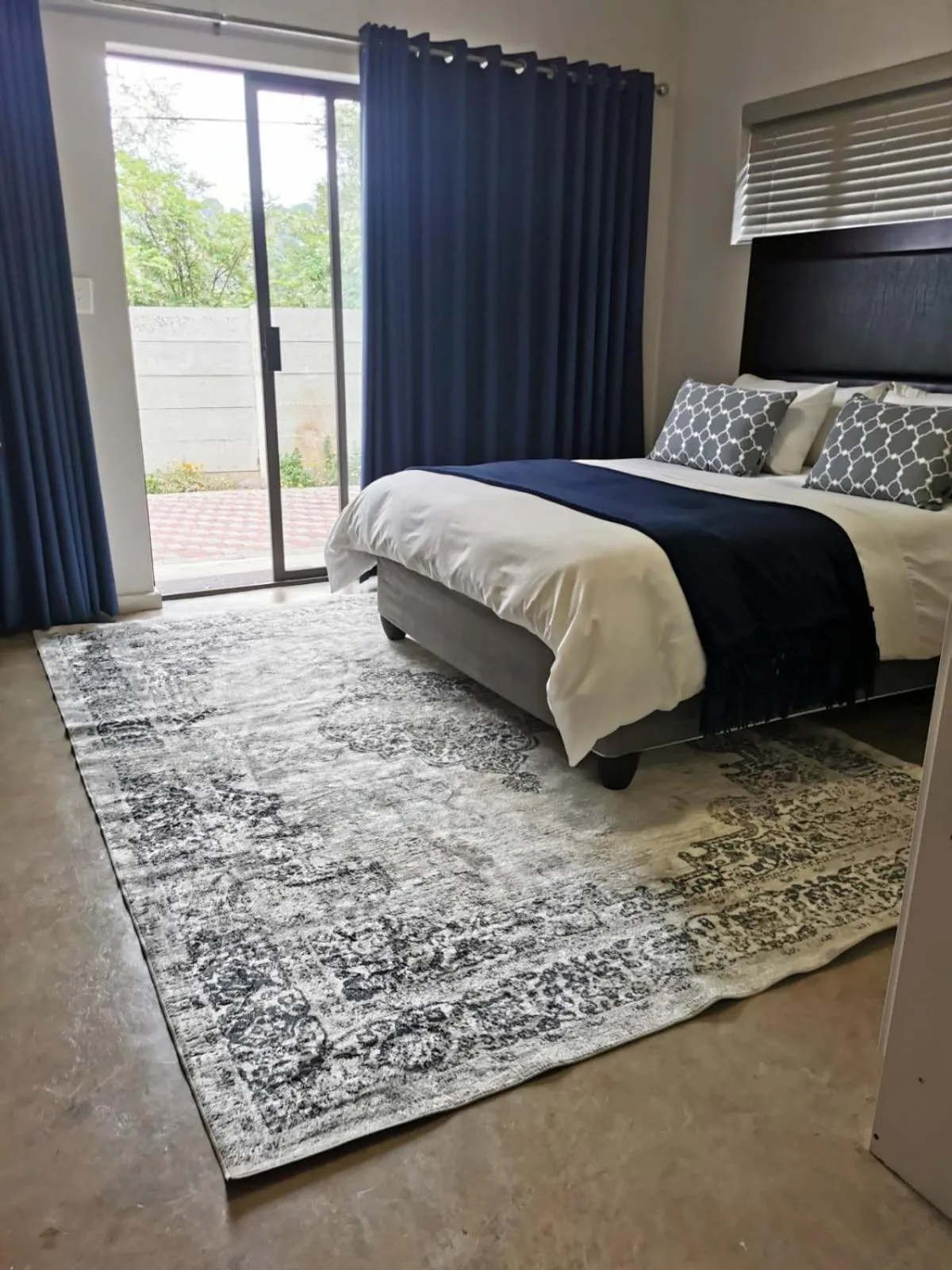 Bed in Hillsview, Roodepoort