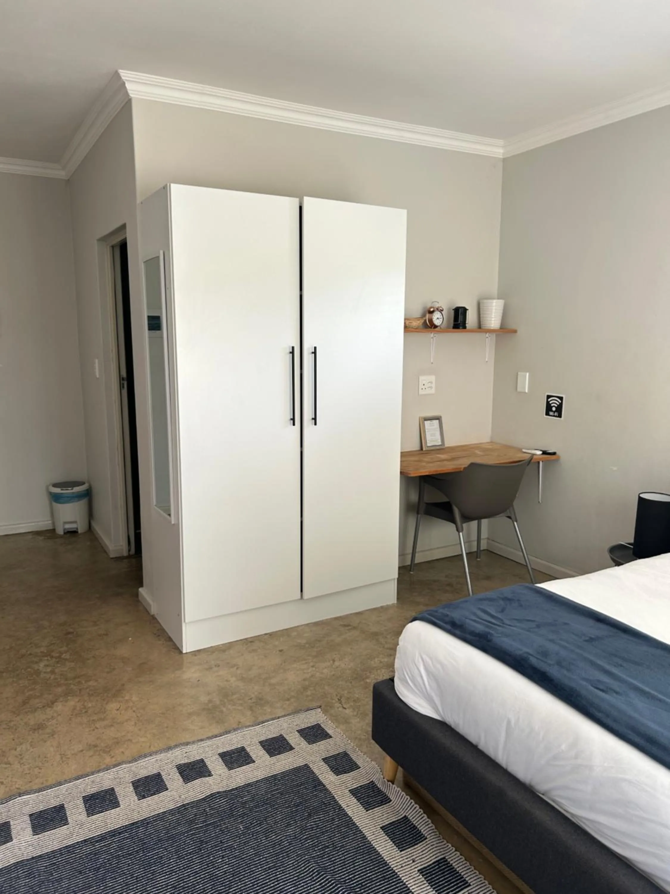 Bed in Hillsview, Roodepoort