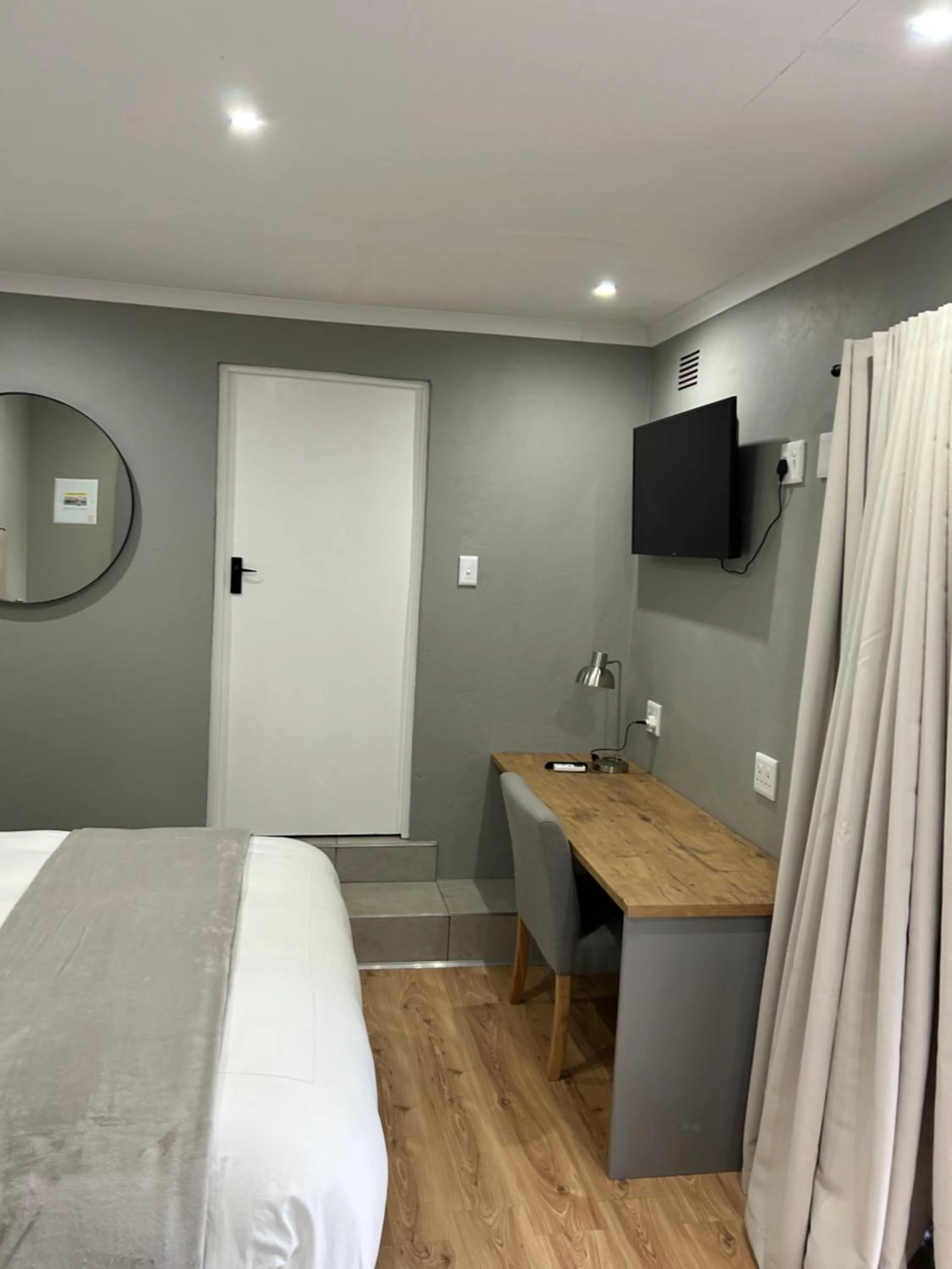 Bed in Hillsview, Roodepoort