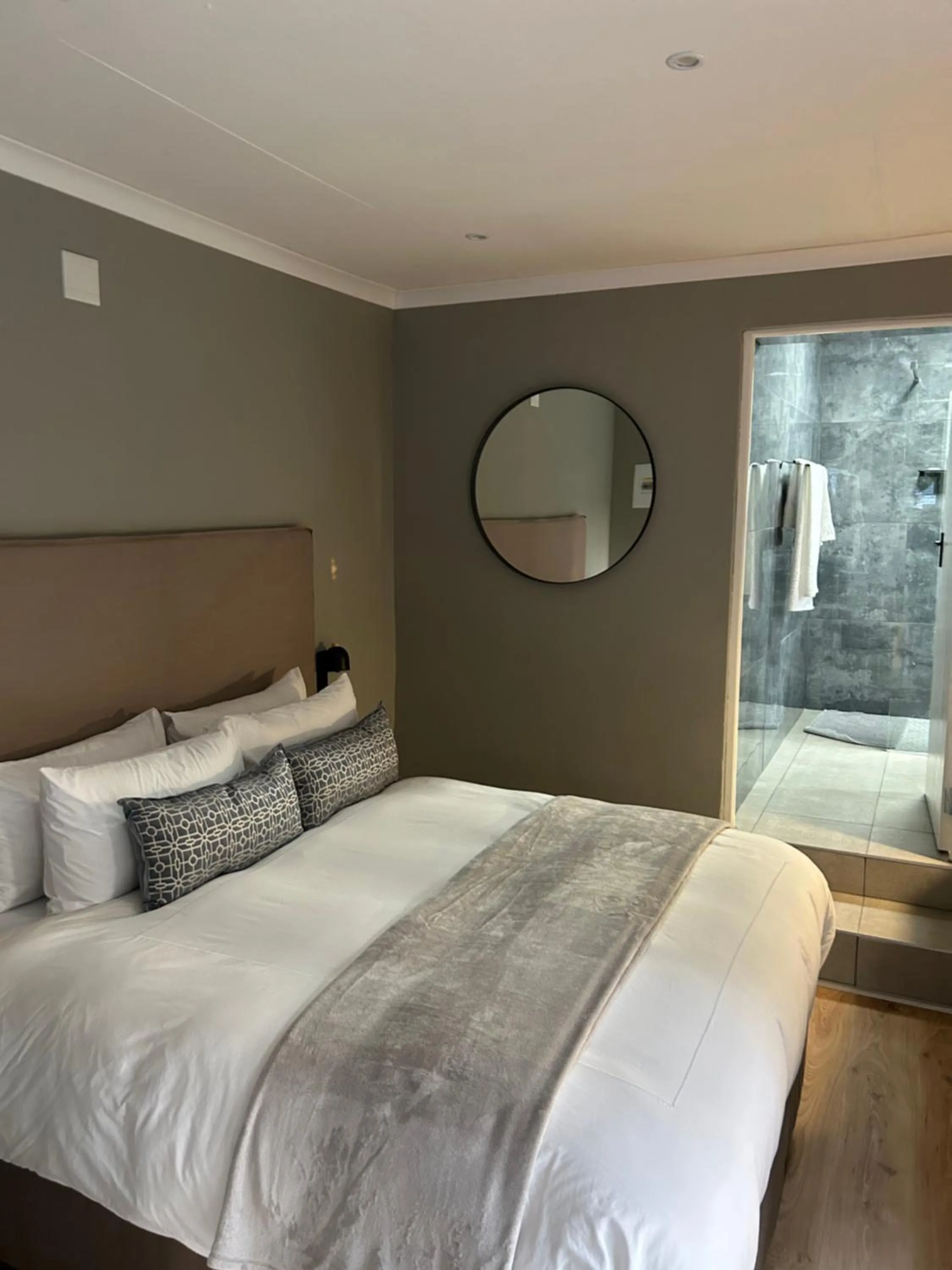 Bed in Hillsview, Roodepoort