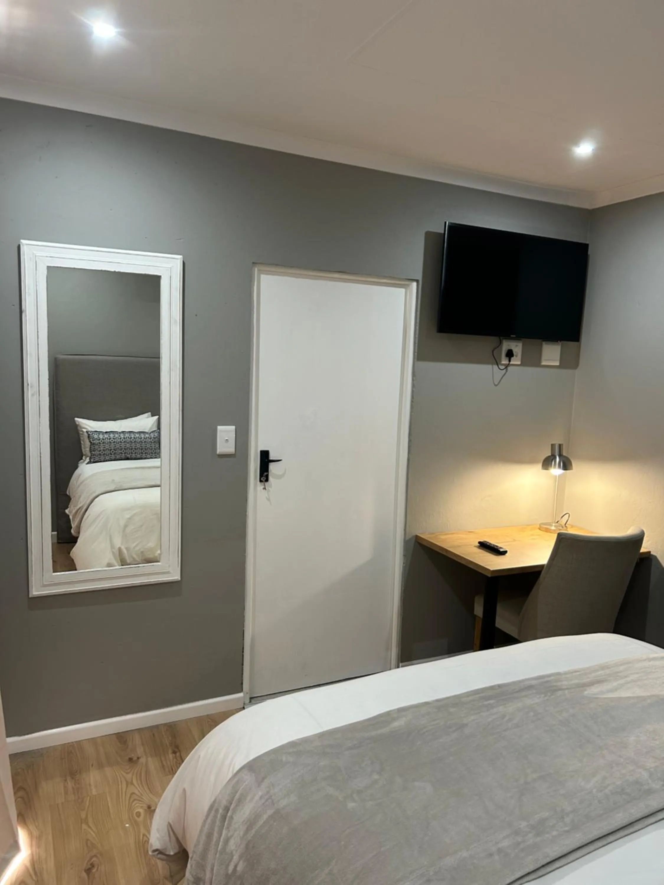 Bed in Hillsview, Roodepoort