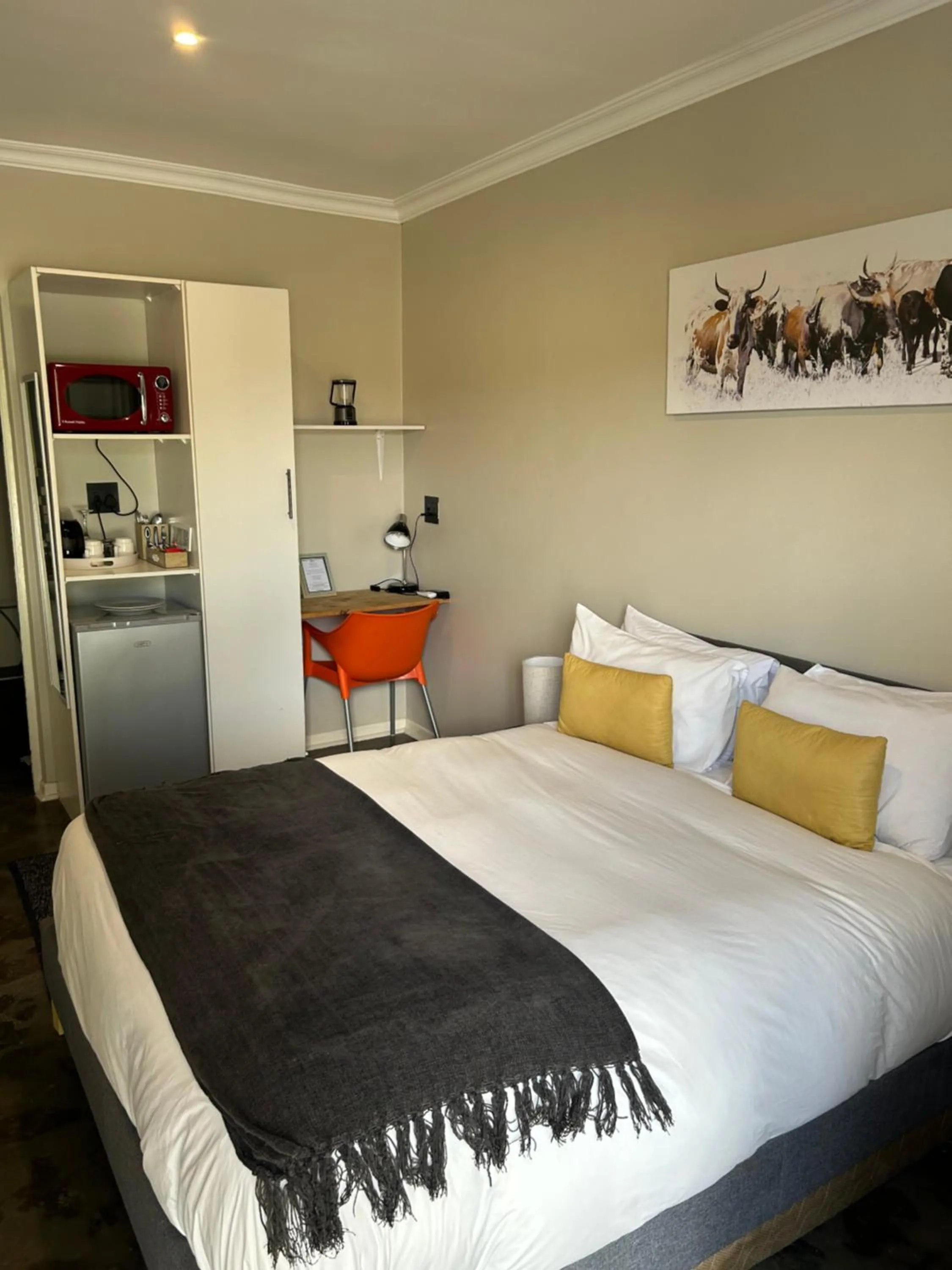 Bed in Hillsview, Roodepoort