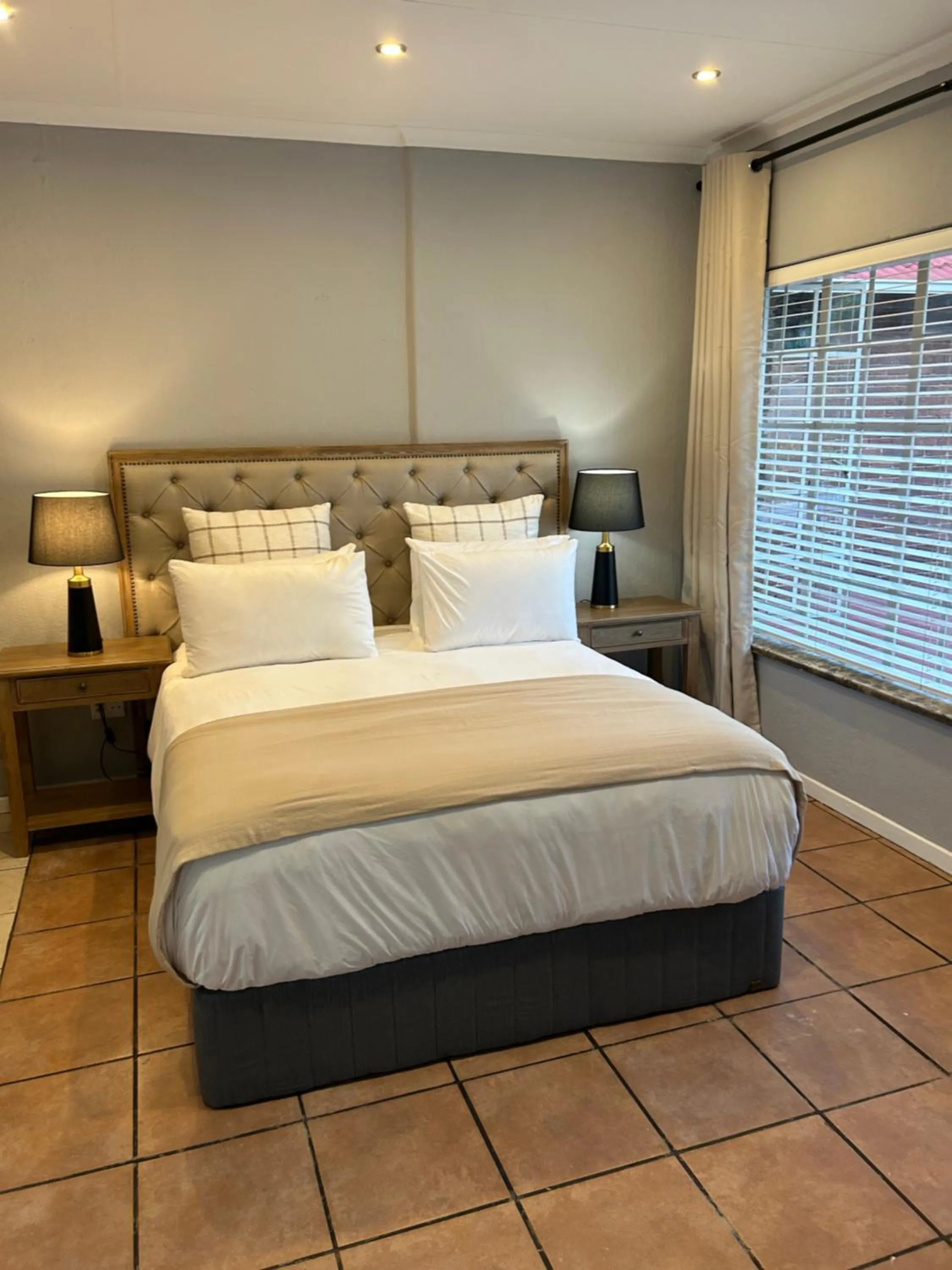 Bed in Hillsview, Roodepoort