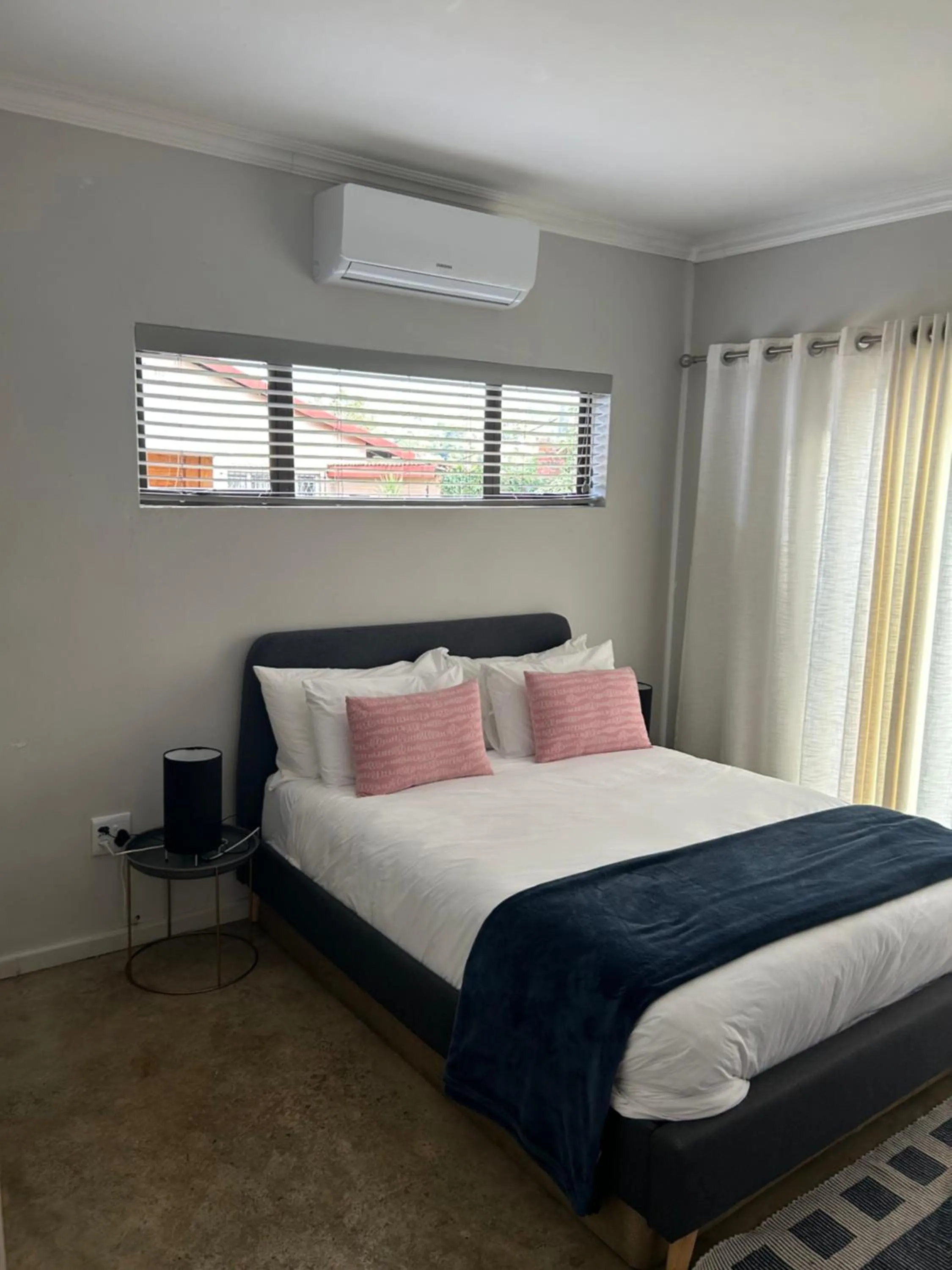Bed in Hillsview, Roodepoort