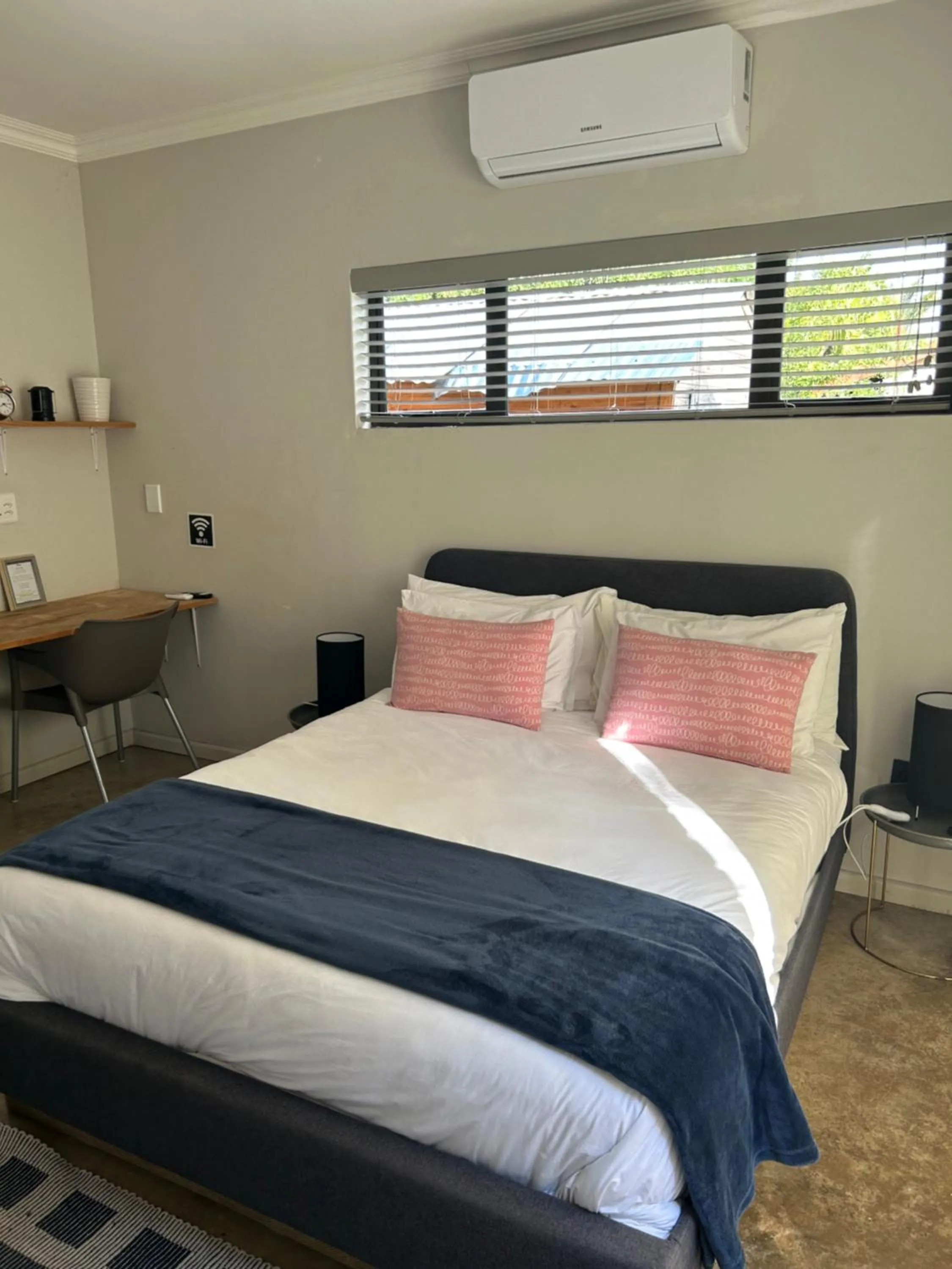 Bed in Hillsview, Roodepoort