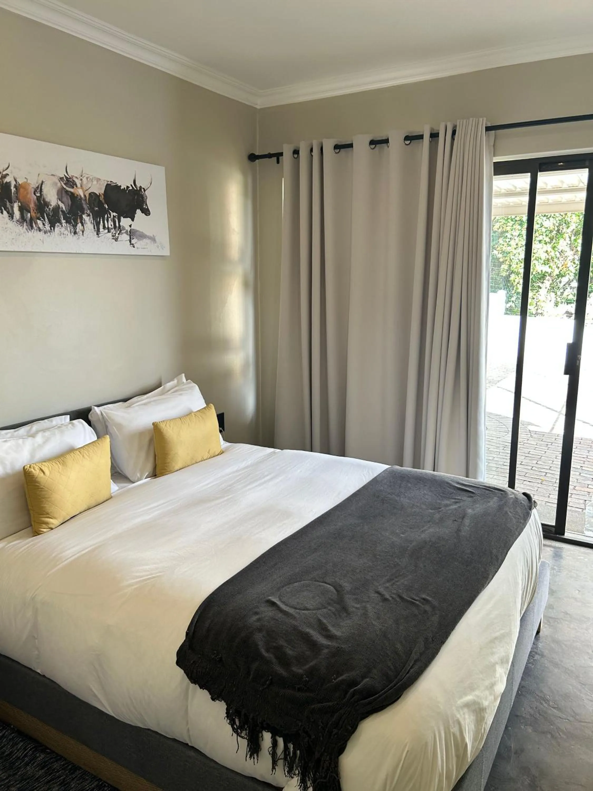 Bed in Hillsview, Roodepoort