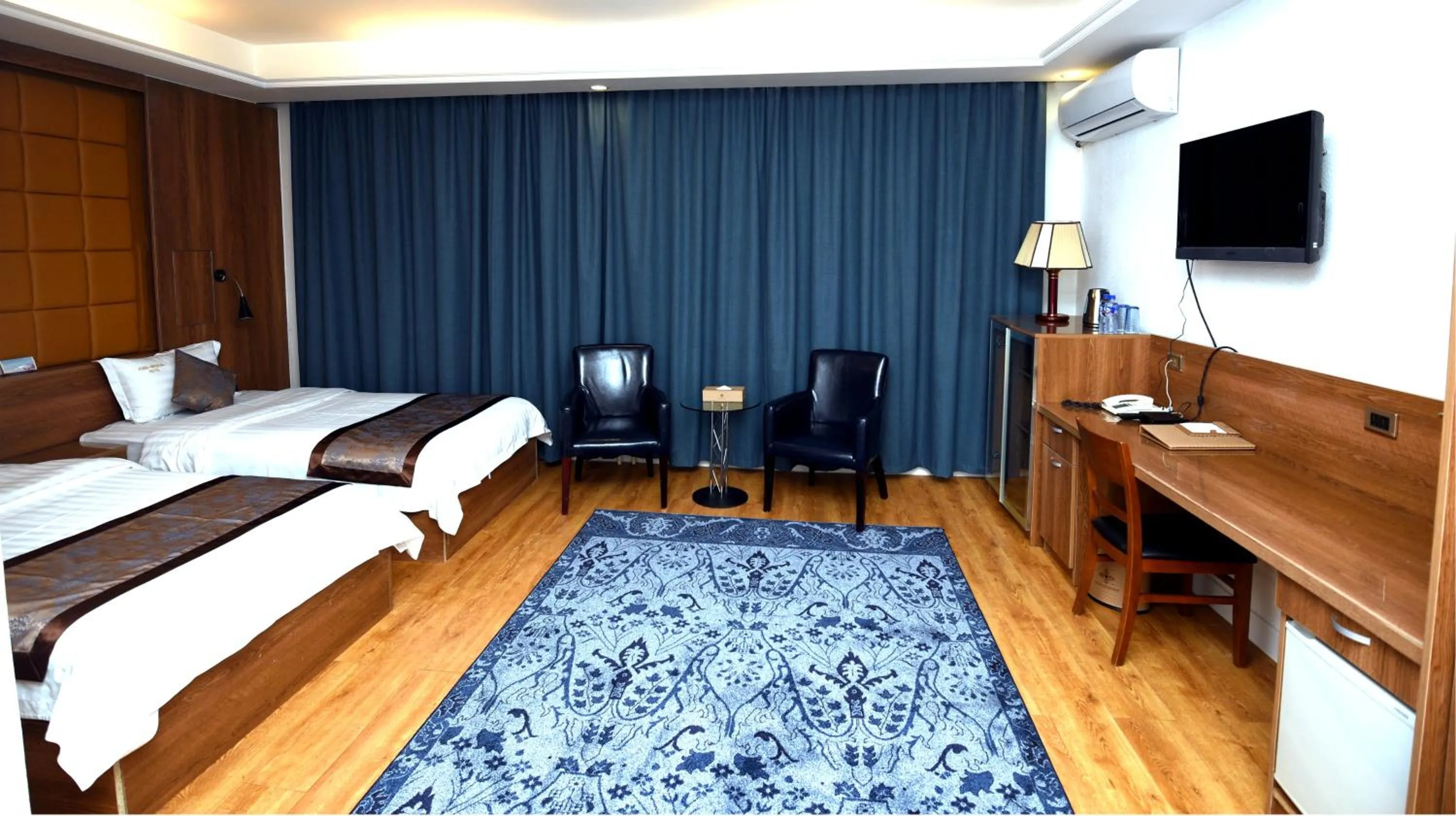 Photo of the whole room, Bed in Puma Imperial Hotel