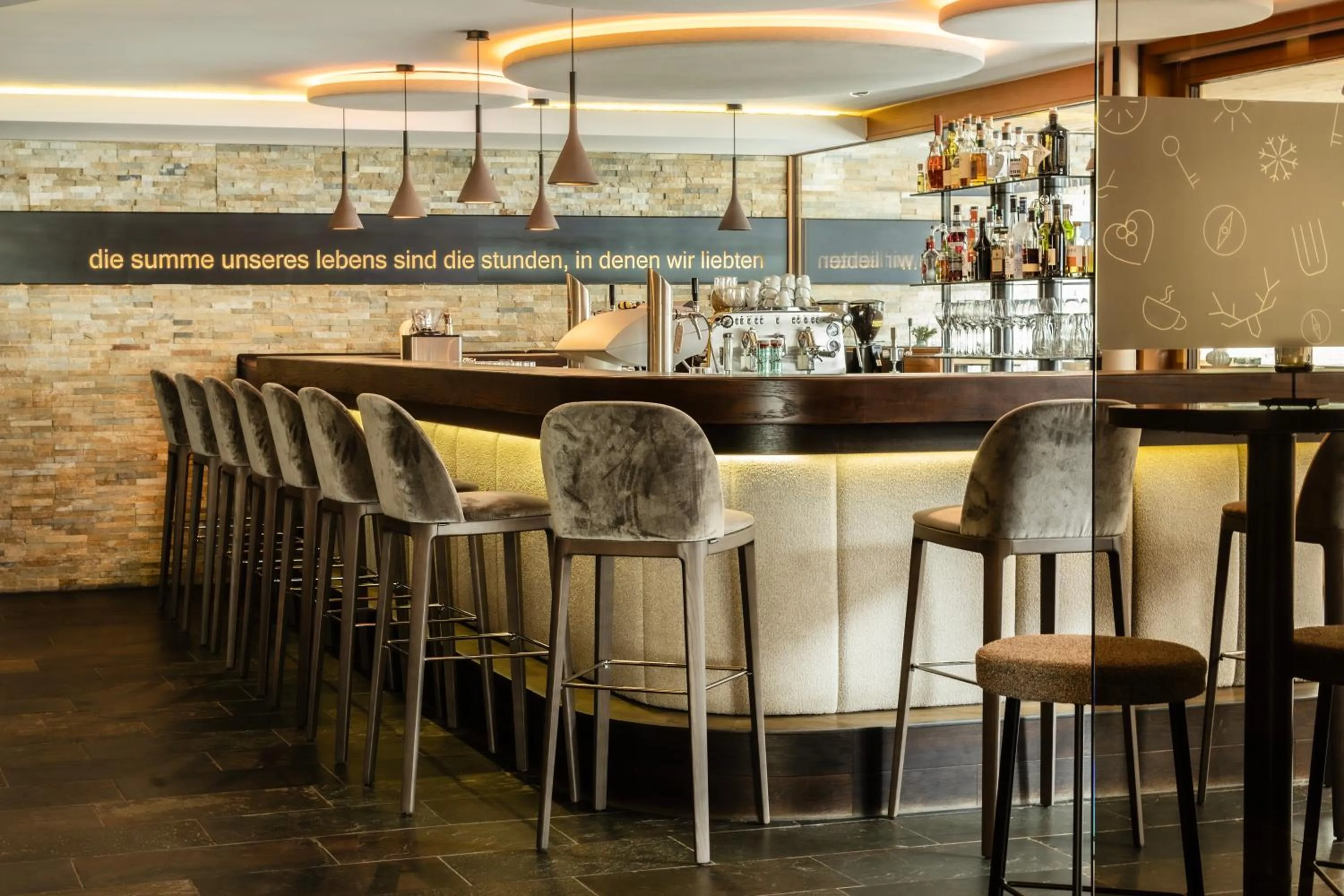 Lobby or reception in Alpen Hotel Post