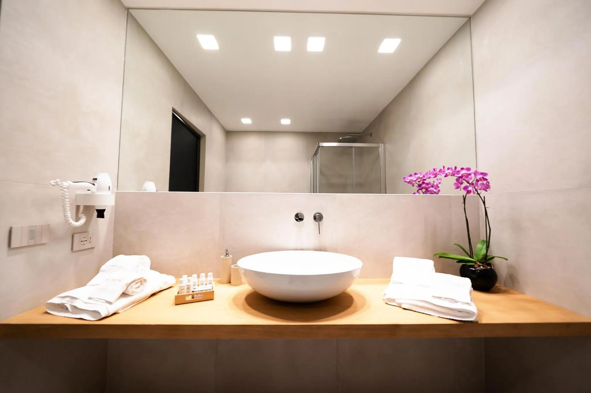 Elite Accommodations & Hydromassage Pool