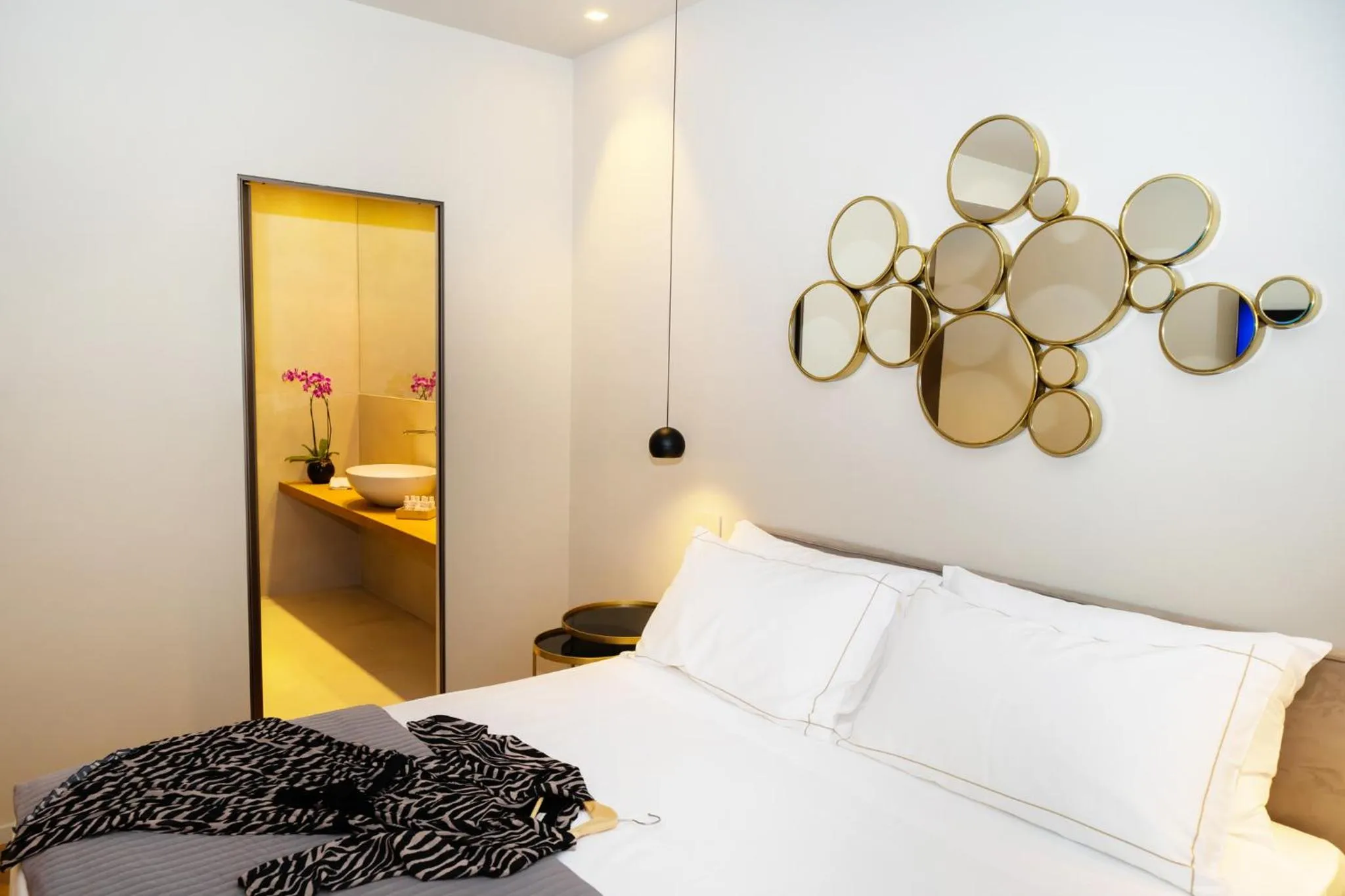 Bed in Elite Accommodations & Hydromassage Pool