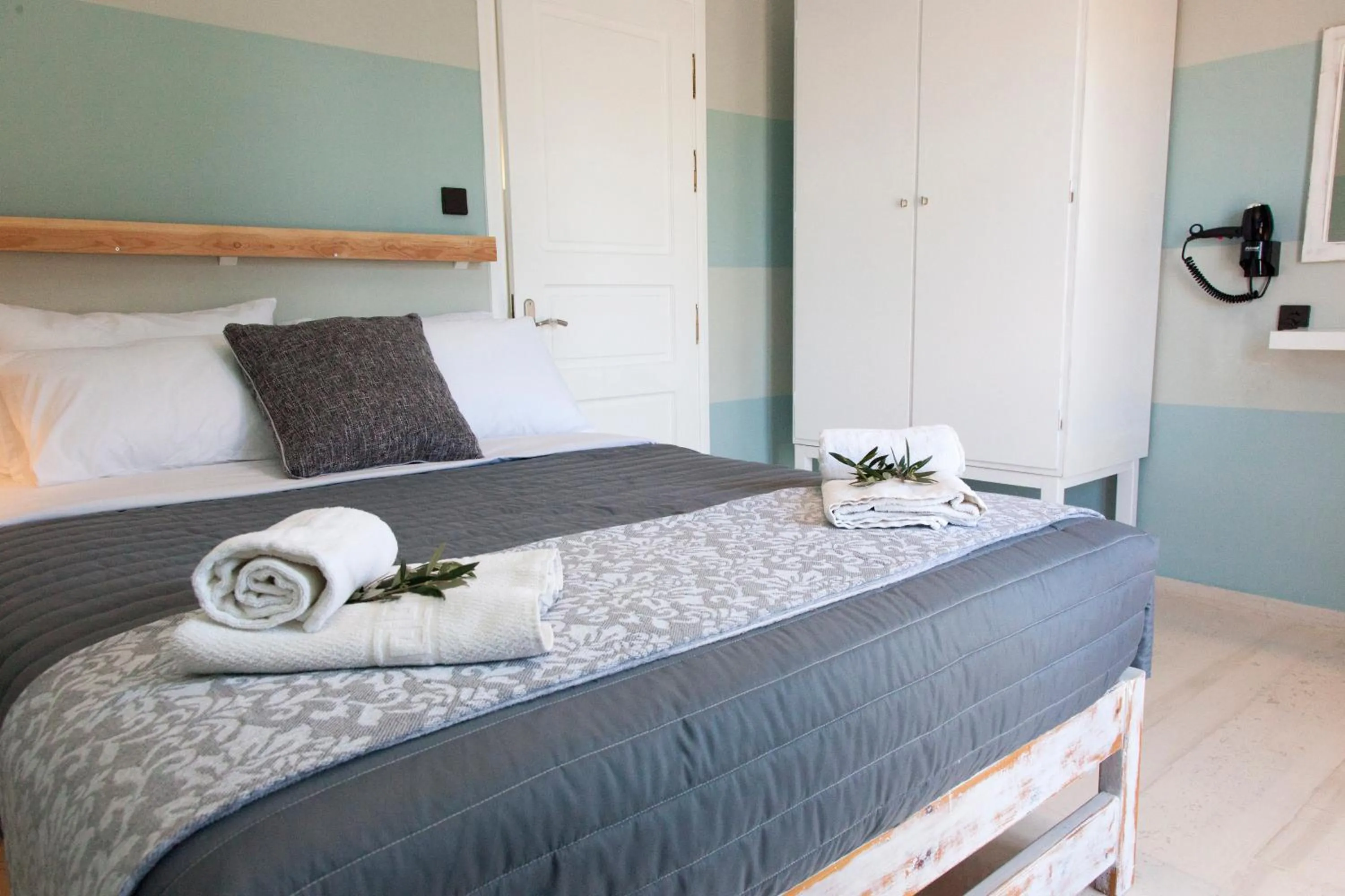 Bed in Mojito Elegant Studios