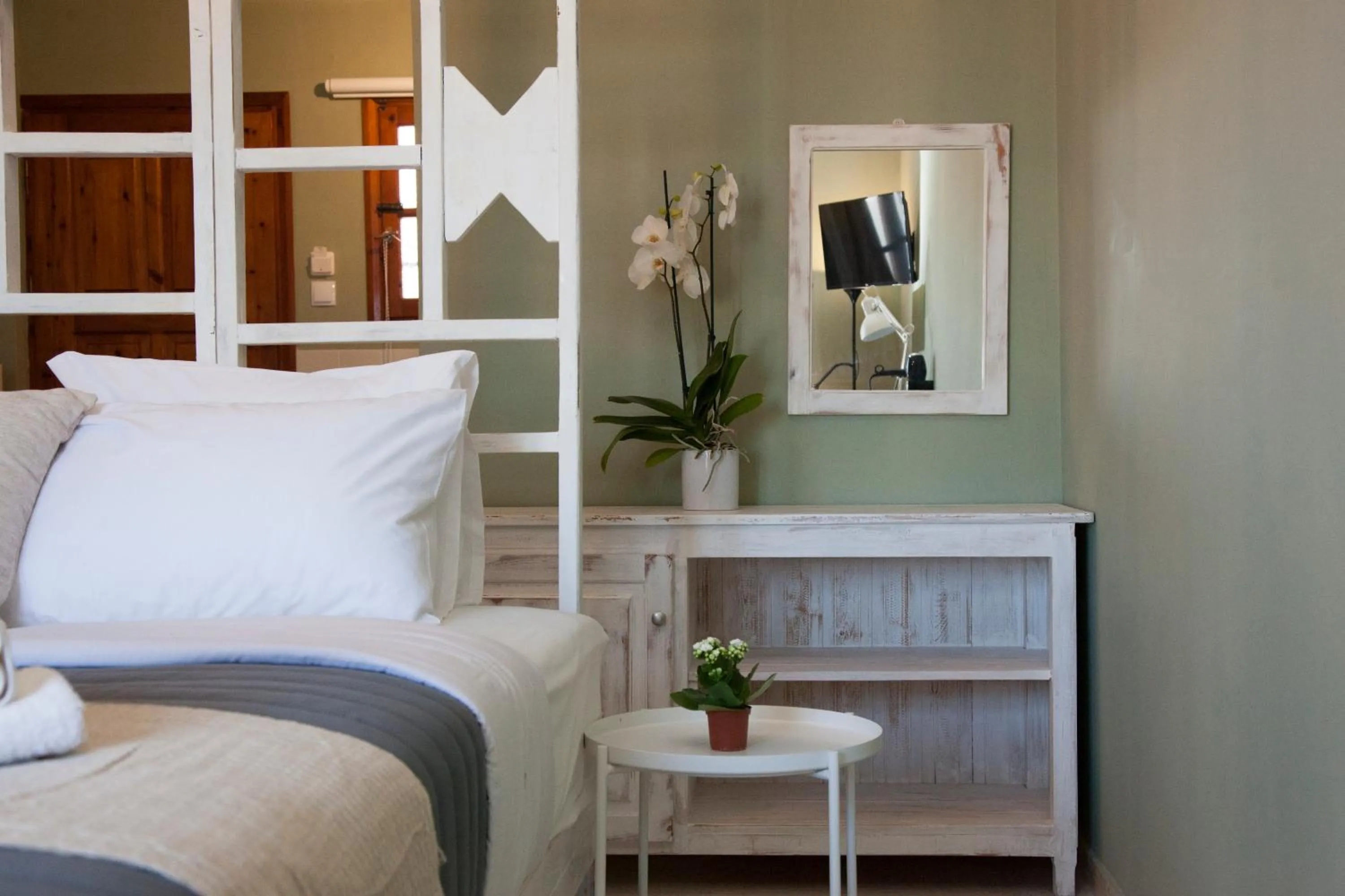 Bed in Mojito Elegant Studios