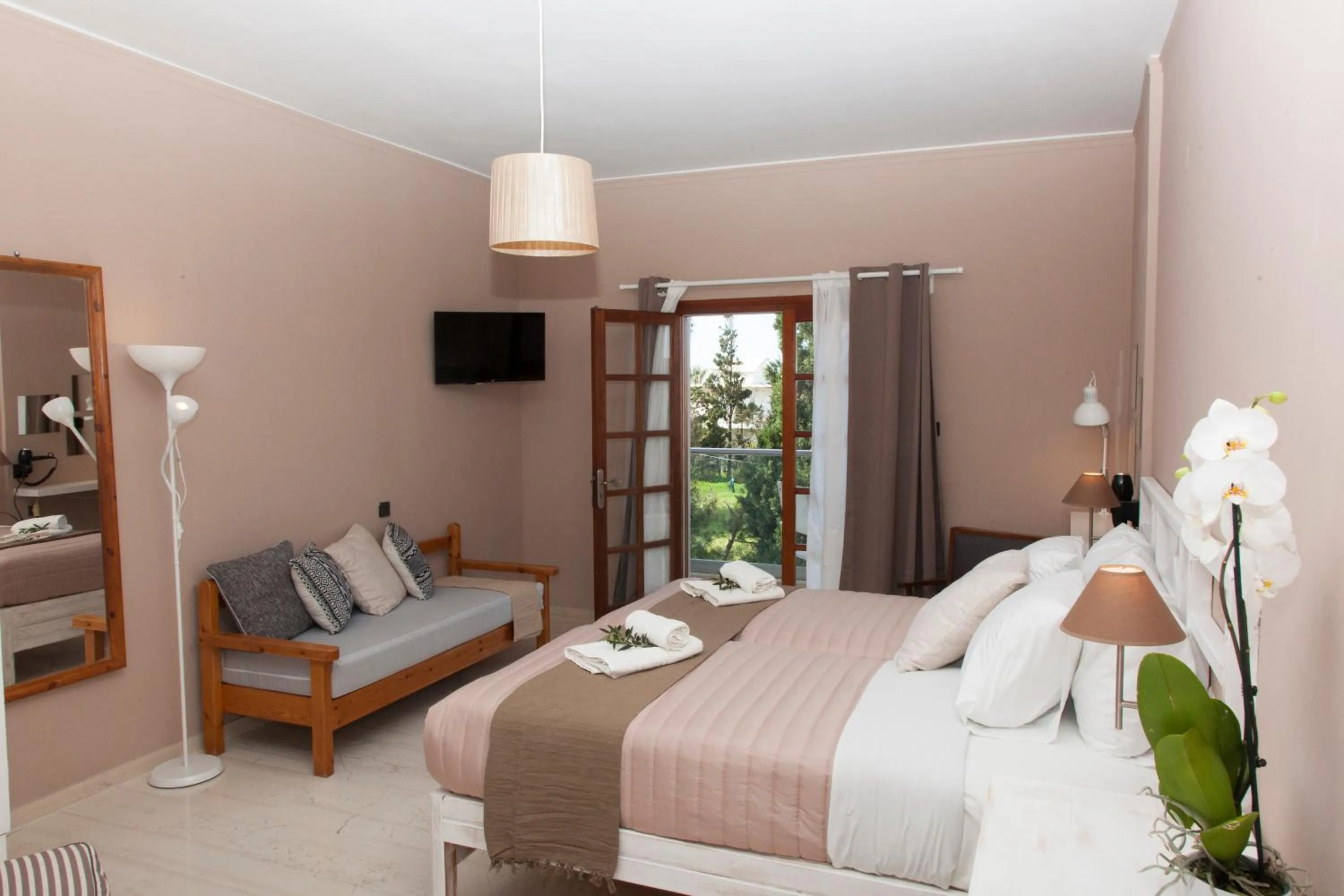 Bed in Mojito Elegant Studios