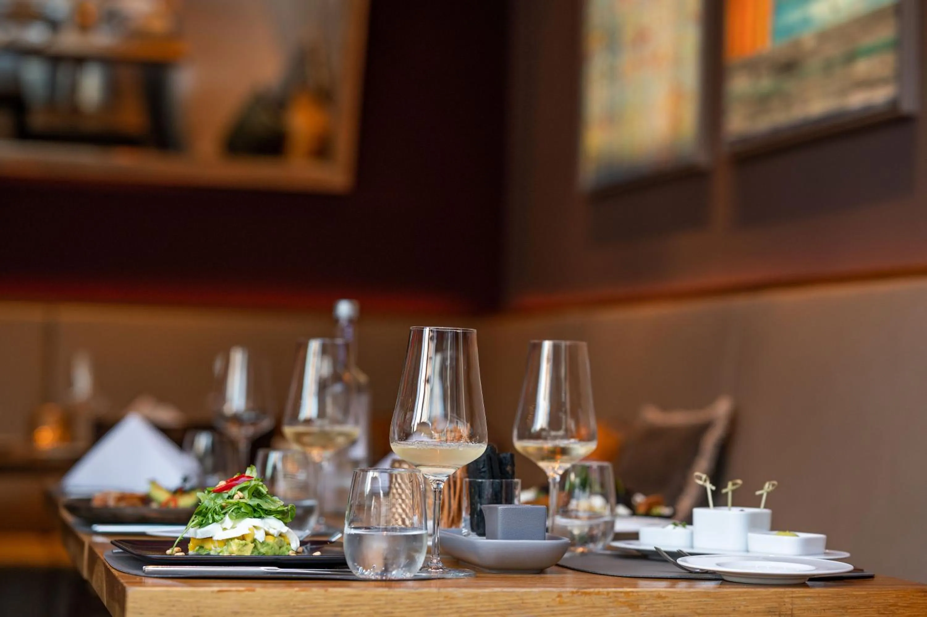 Restaurant/places to eat in Qube Hotel Bergheim