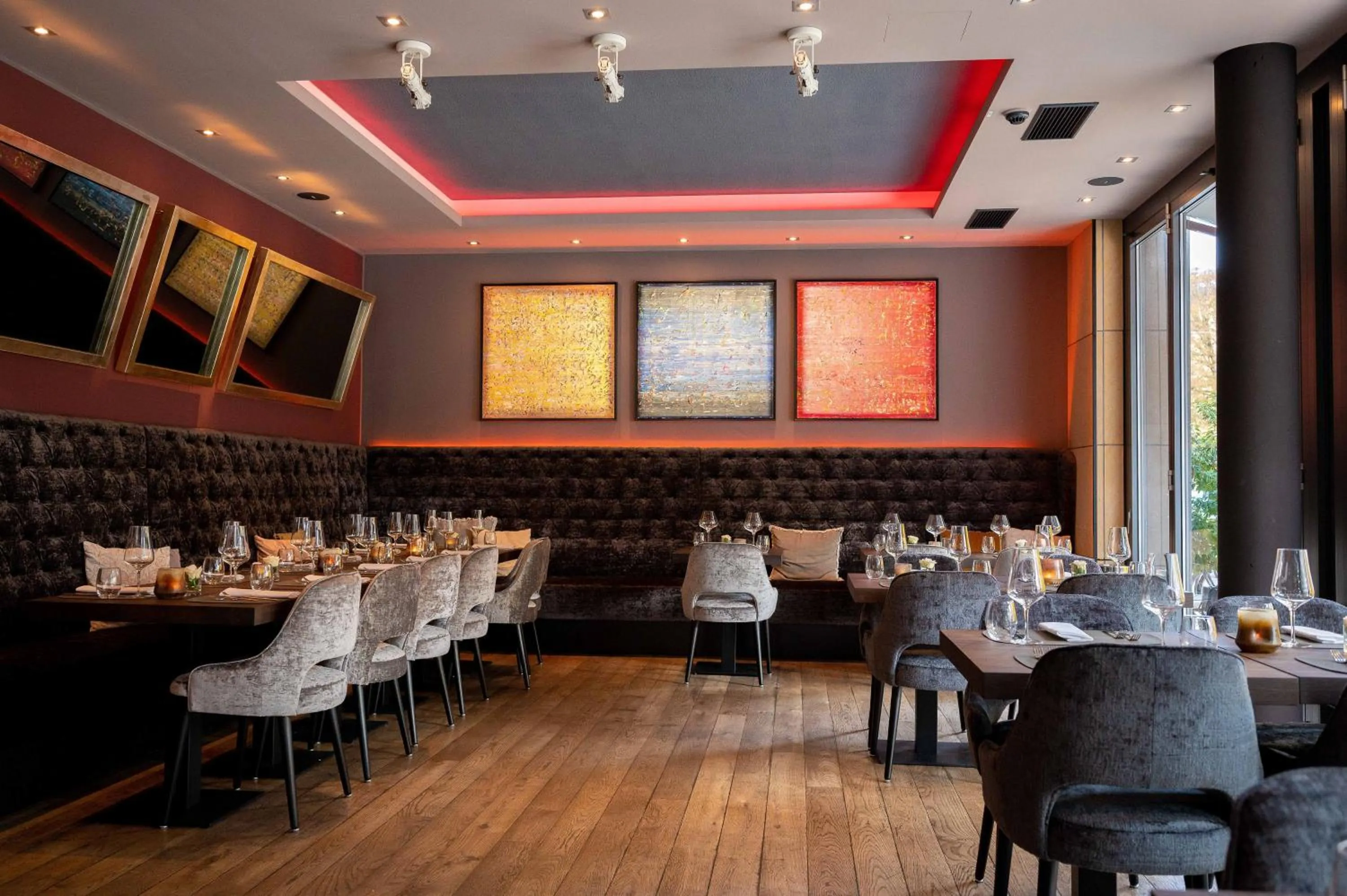 Restaurant/places to eat in Qube Hotel Bergheim