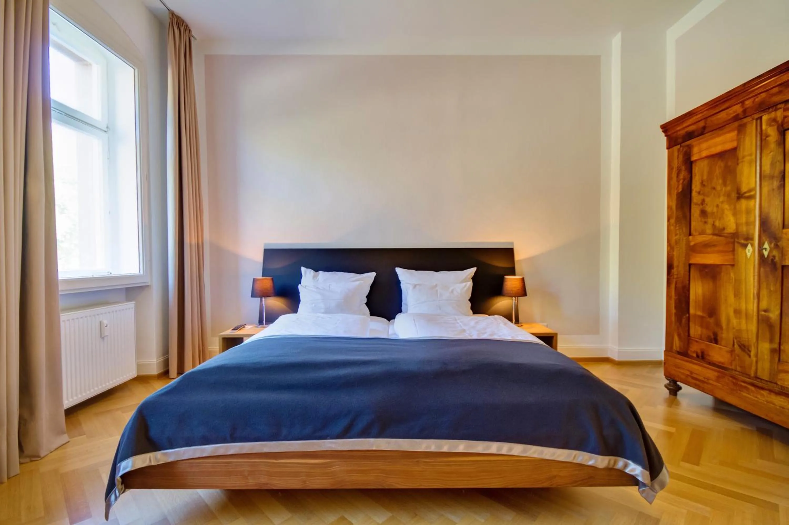 Bedroom, Bed in Qube Hotel Bergheim