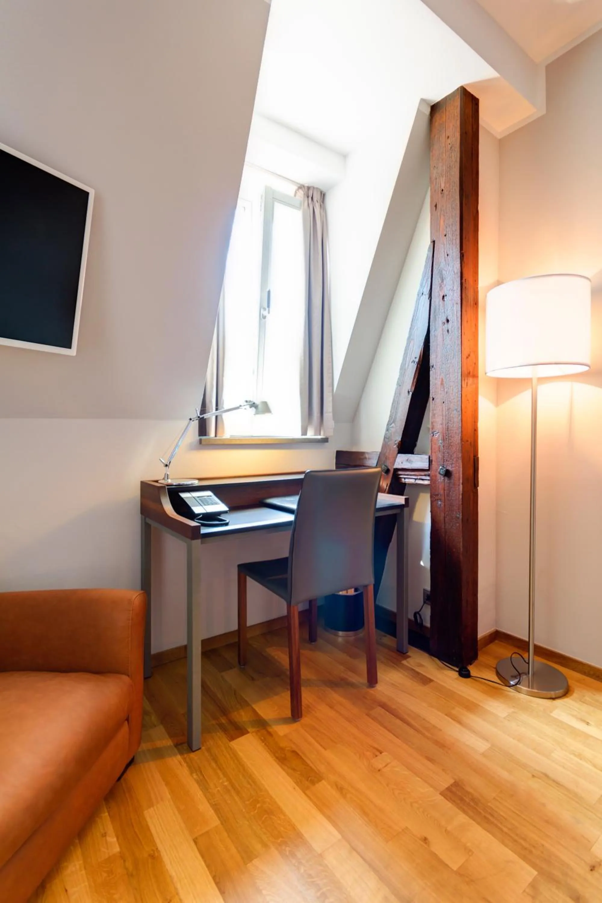 TV and multimedia in Qube Hotel Bergheim