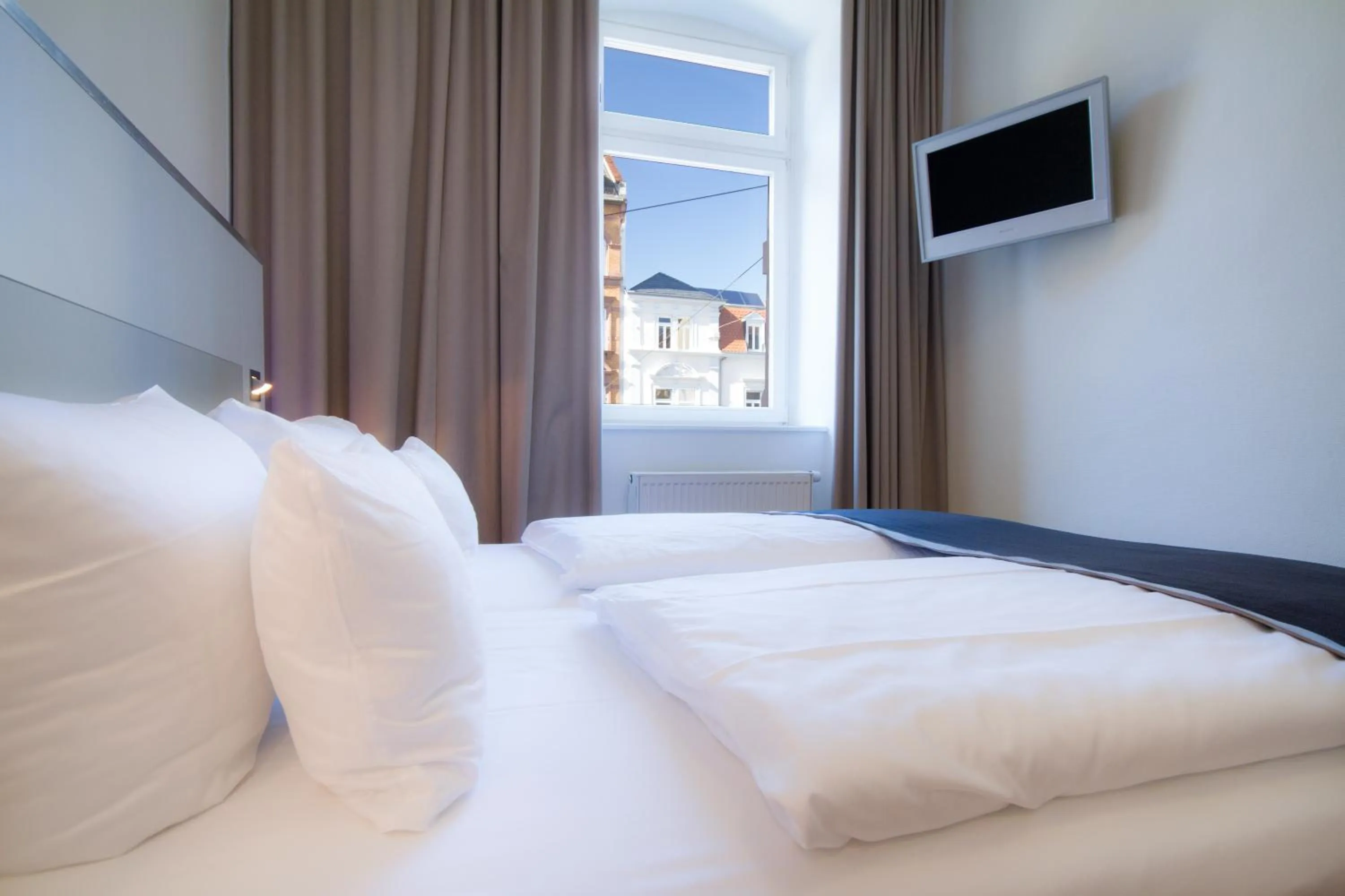 Bed in Qube Hotel Bergheim