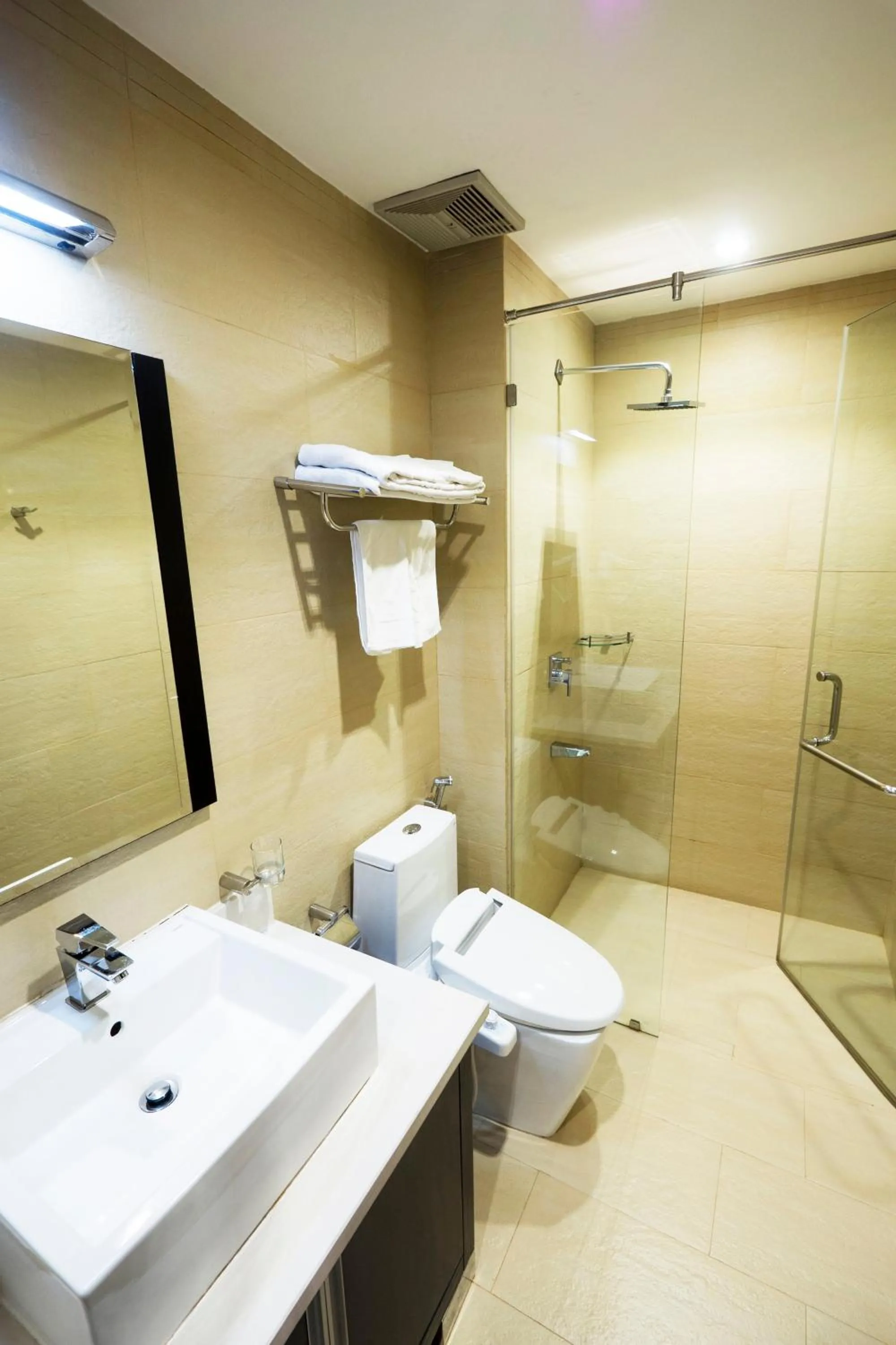 Toilet in Azumaya Hotel Da Nang