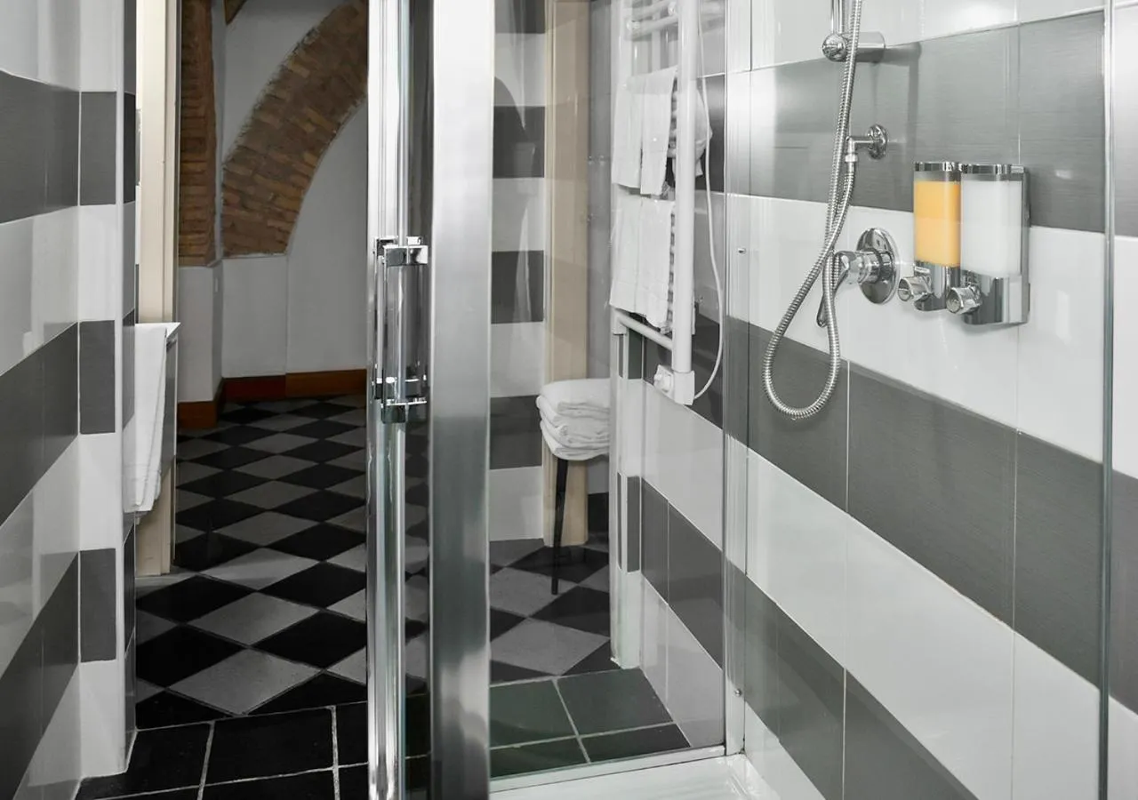 Shower in Roma Resort Termini