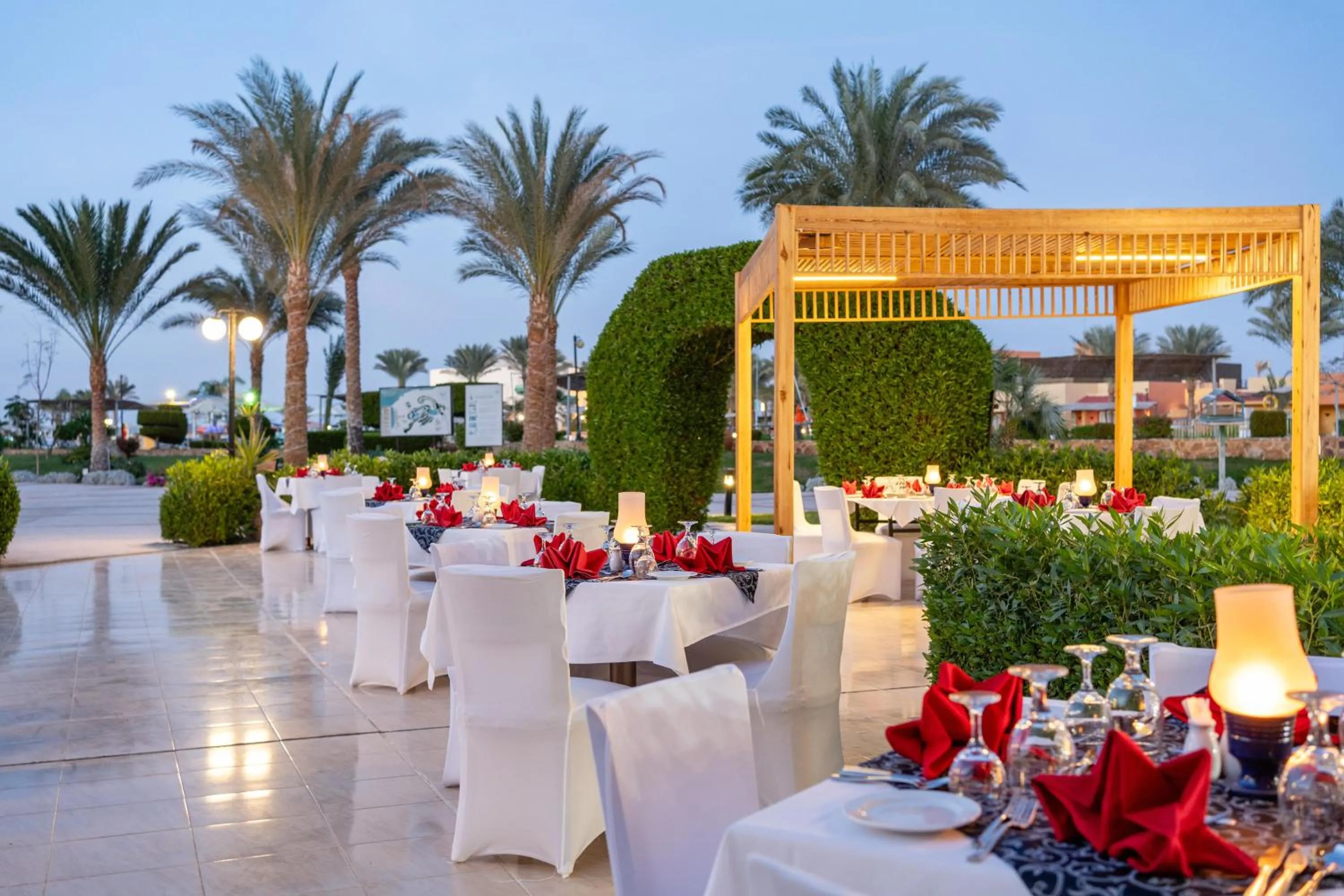 Restaurant/places to eat in Malikia Resort Abu Dabbab