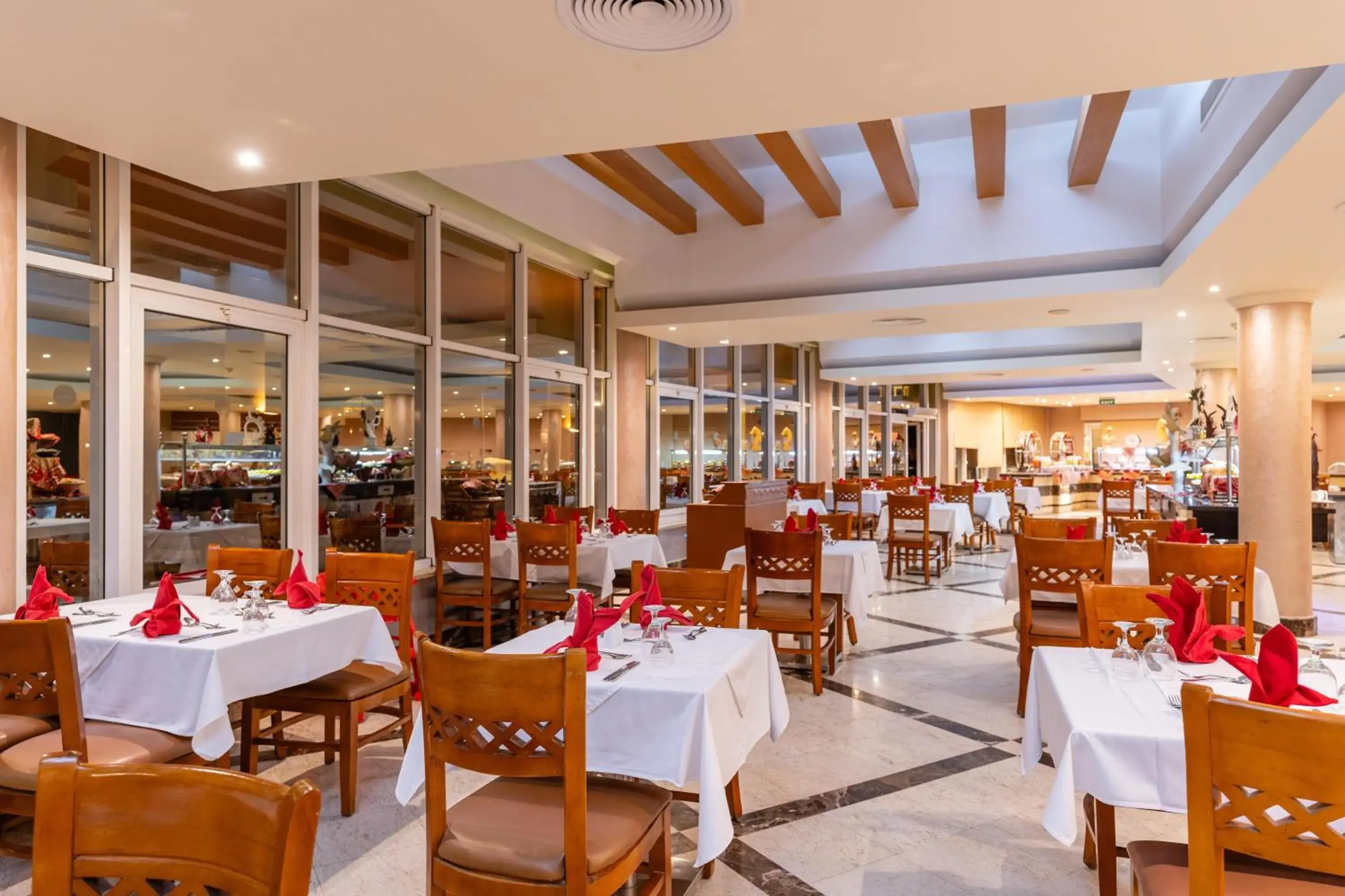 Restaurant/places to eat in Malikia Resort Abu Dabbab Restaurant/places to eat in Malikia Resort Abu Dabbab