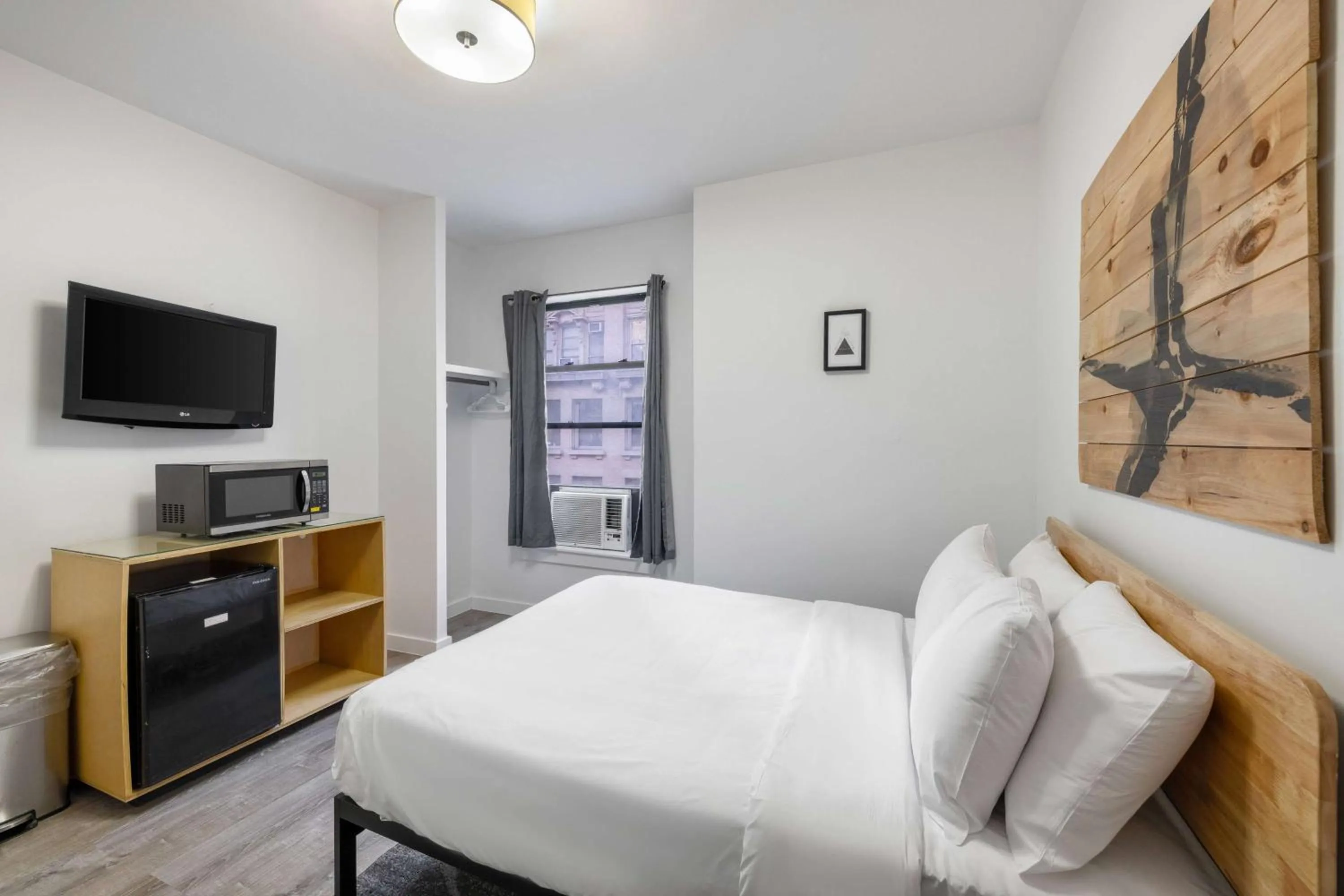 Photo of the whole room in Hotel 27 by LuxUrban