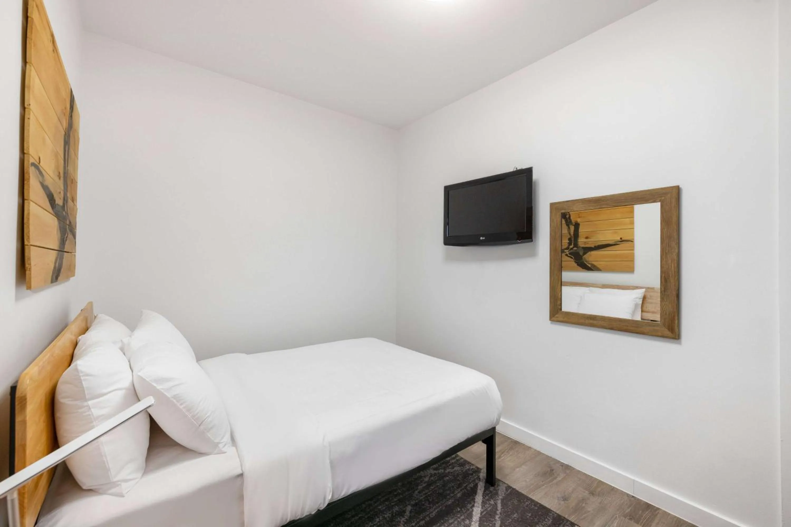 Photo of the whole room in Hotel 27 by LuxUrban