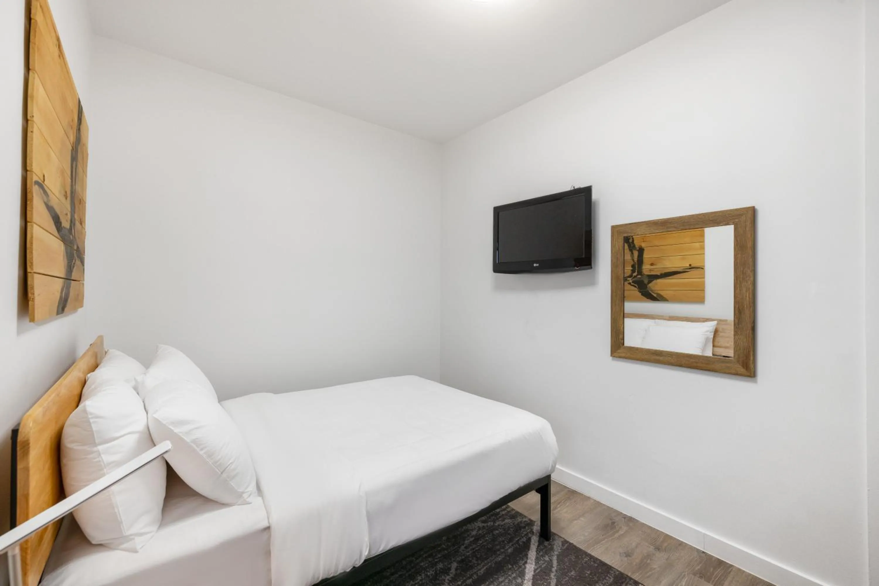 Hotel 27 by LuxUrban