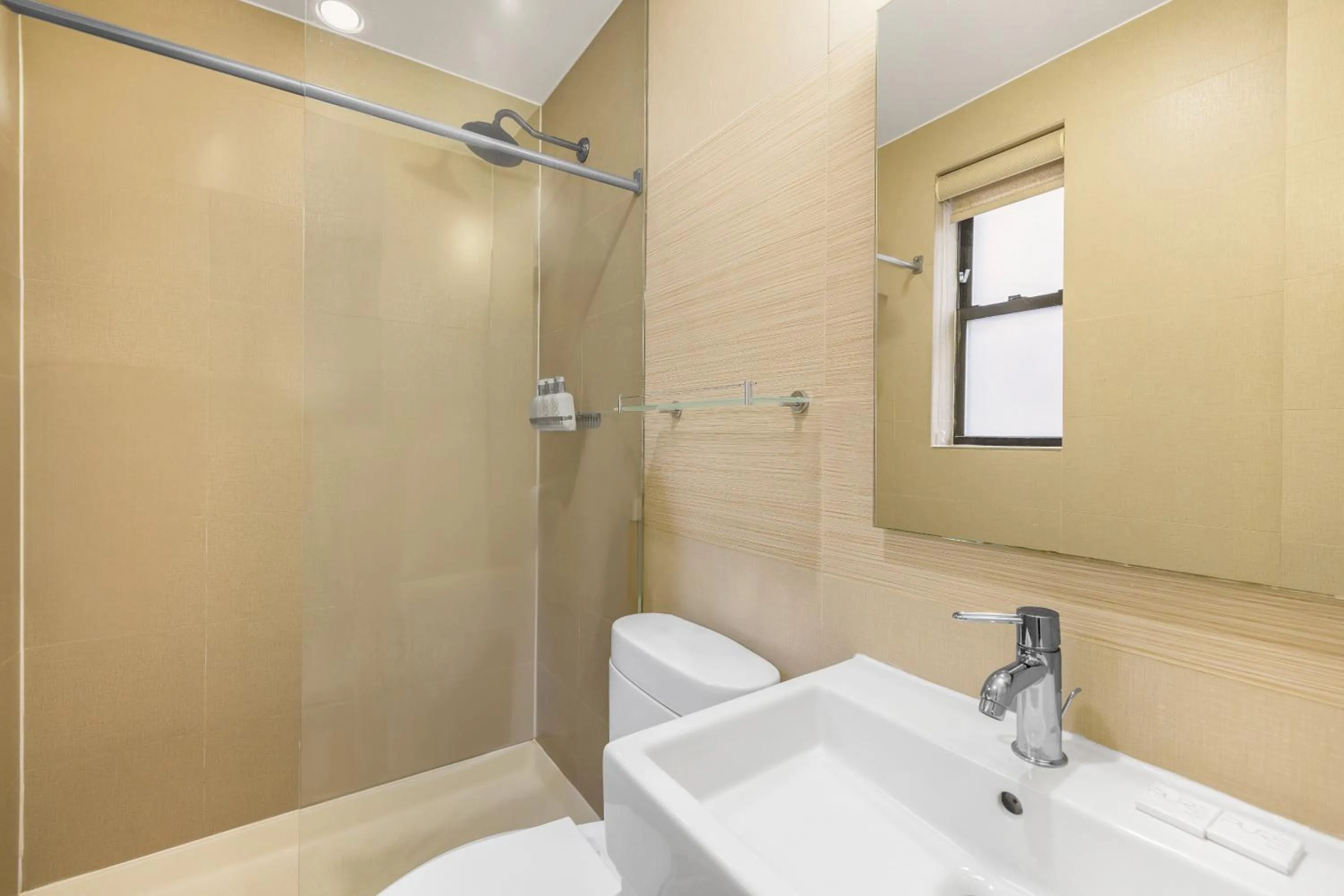 Bathroom in Hotel 27 by LuxUrban