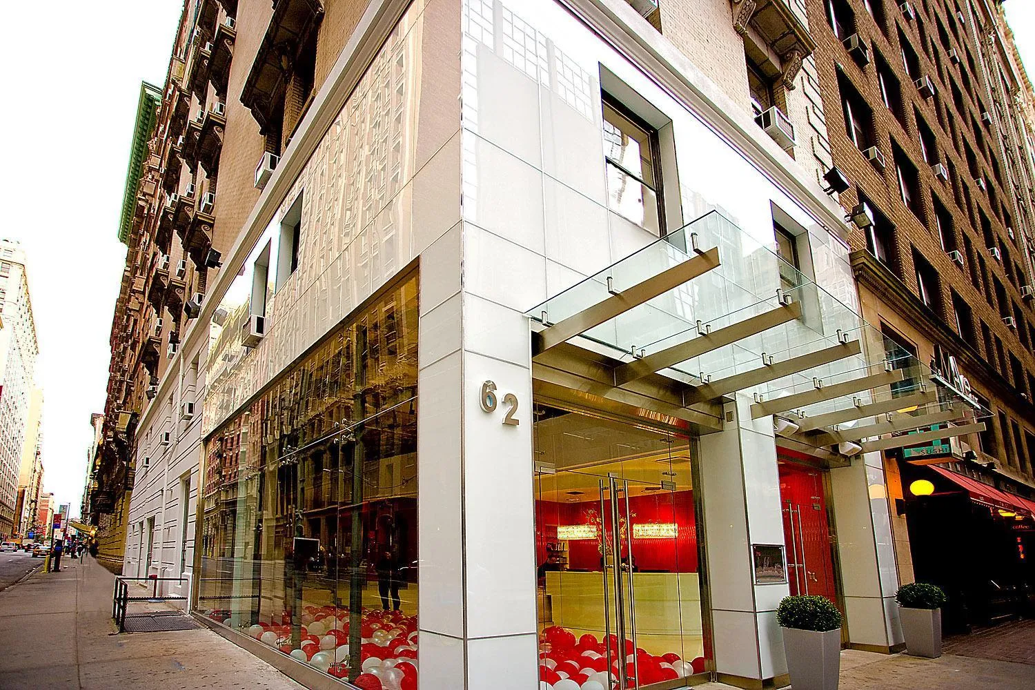 Facade/entrance in Hotel 27 by LuxUrban