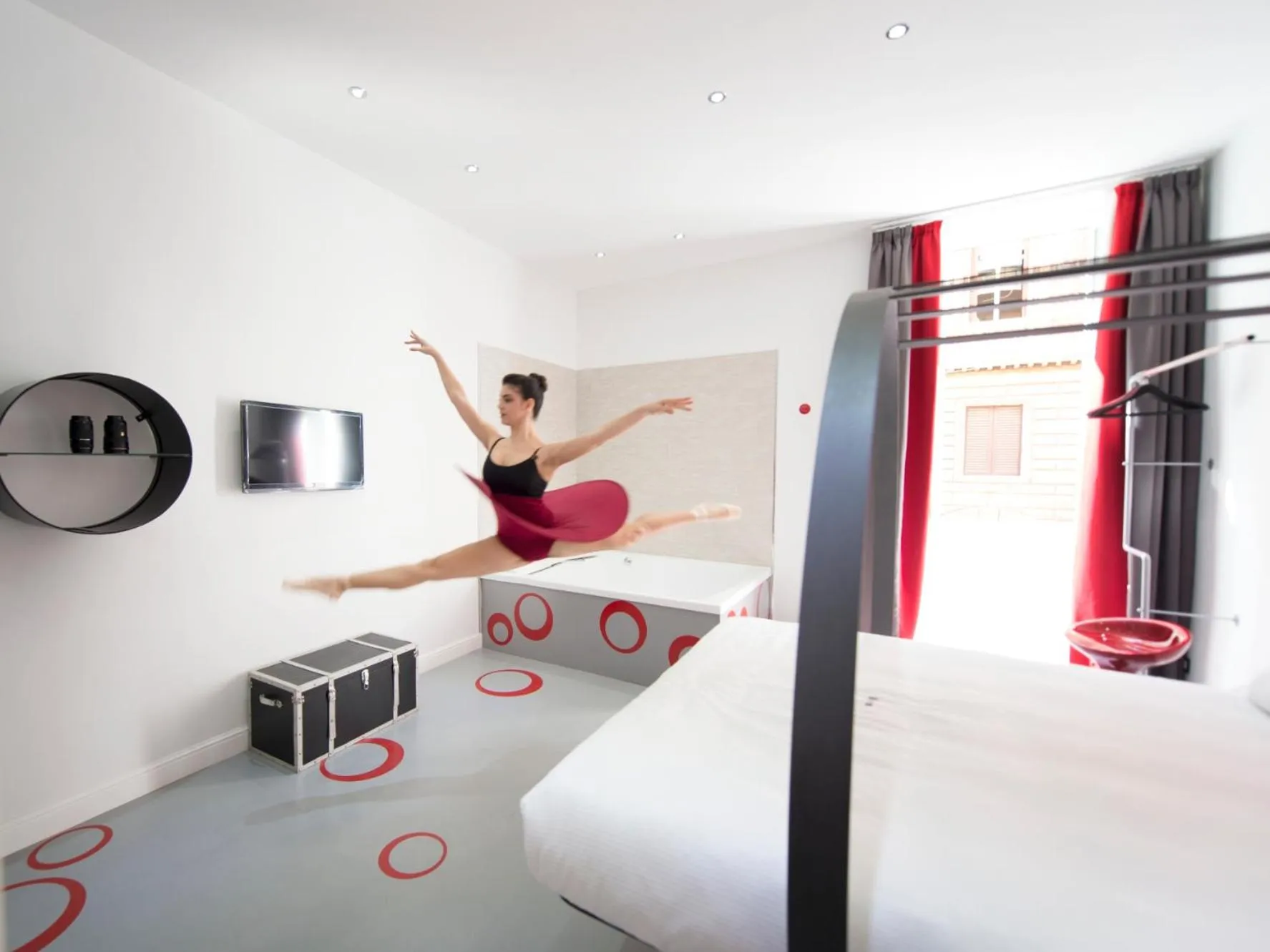 Photo of the whole room, Bed in 7 Inn Spanish Steps