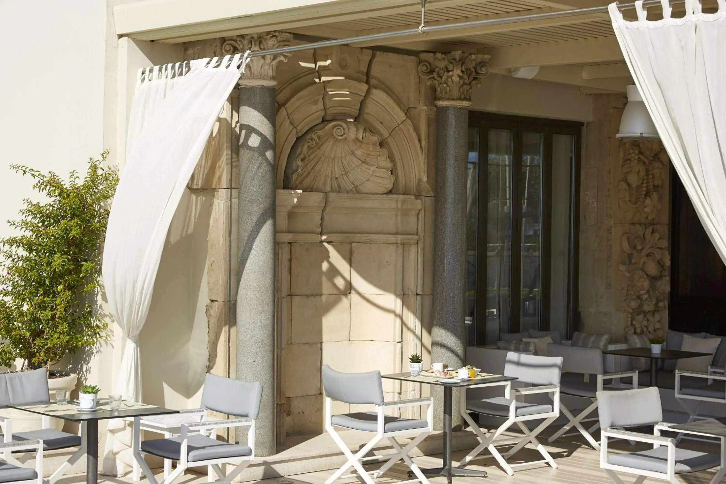 Lounge or bar in Mon Repos Palace - Adults Only Lounge or bar in Mon Repos Palace - Adults Only