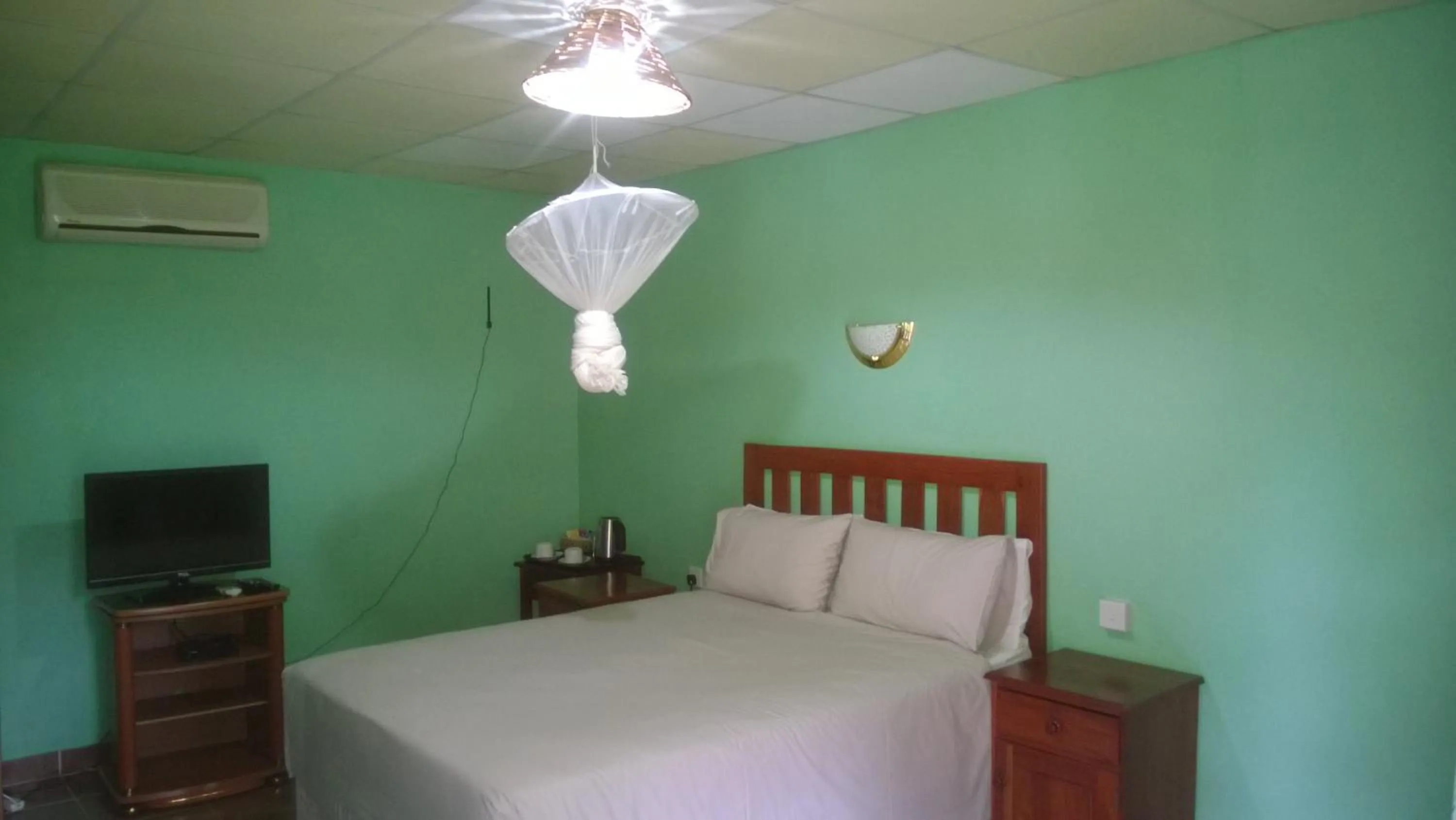 Bed in Gloria's Bed and Breakfast