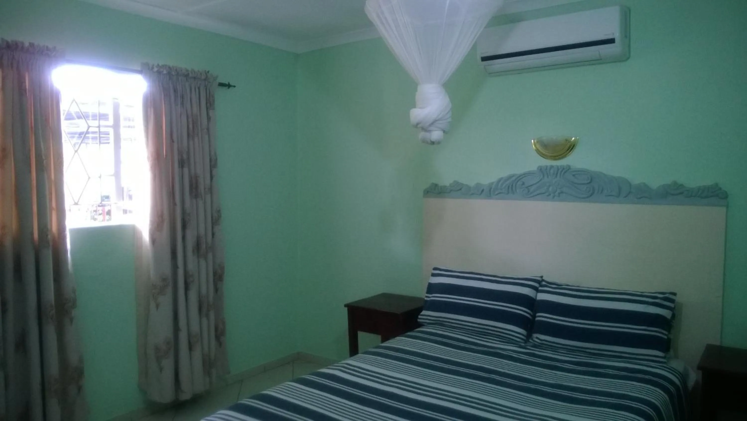 Bedroom, Bed in Gloria's Bed and Breakfast