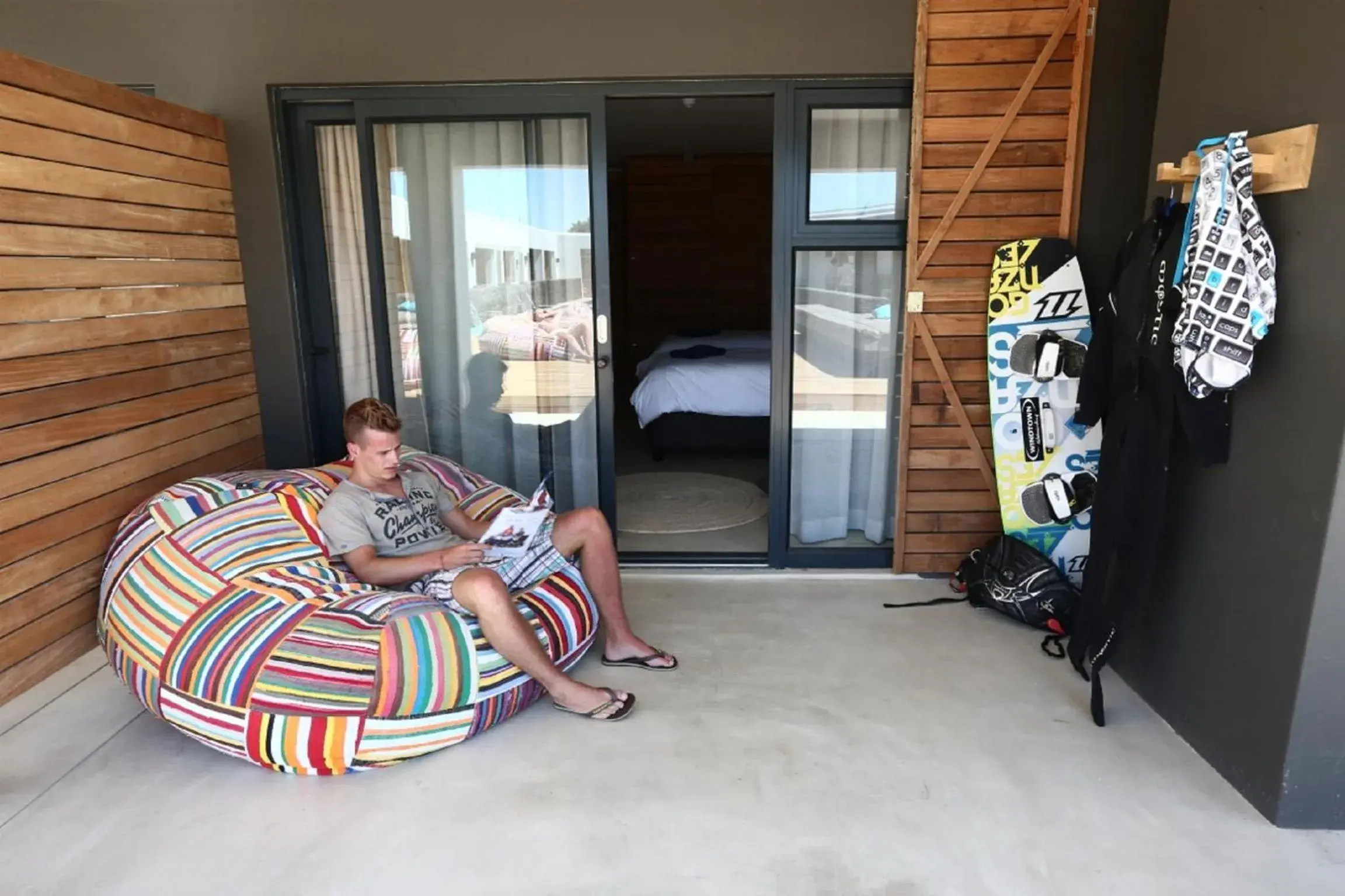 Shower, Bed in Windtown Lagoon Hotel Shower, Bed in Windtown Lagoon Hotel