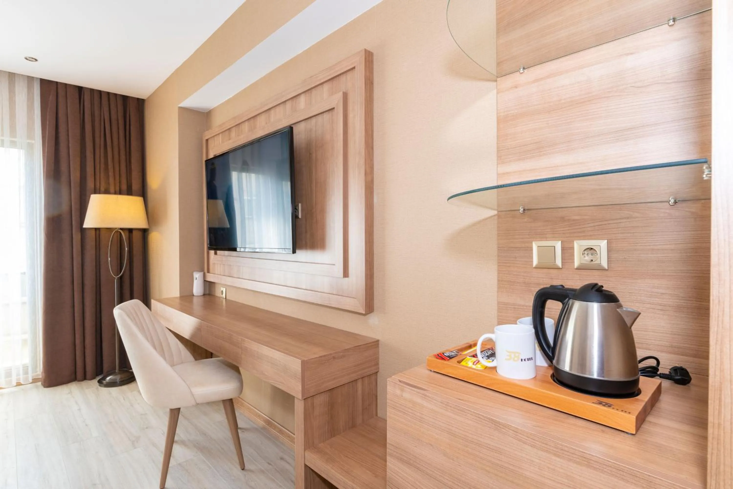 Communal lounge/ TV room in 38 Hotel